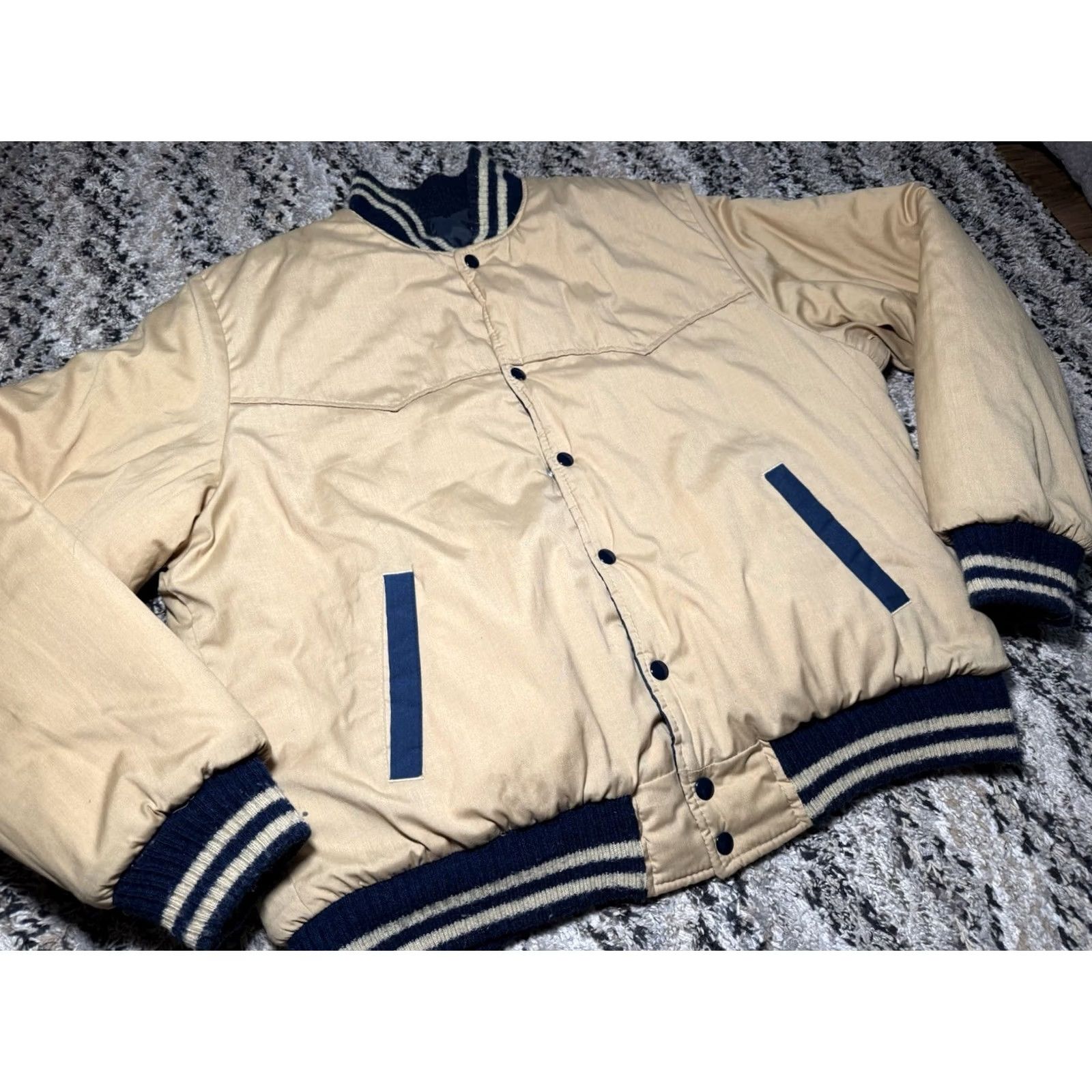 Wrangler VINTAGE Wrangler Outerwear Western Jacket Bomber Reversible Button XL Beige Navy Men's Size US XL / EU 56 / 4 - 2 Thumbnail