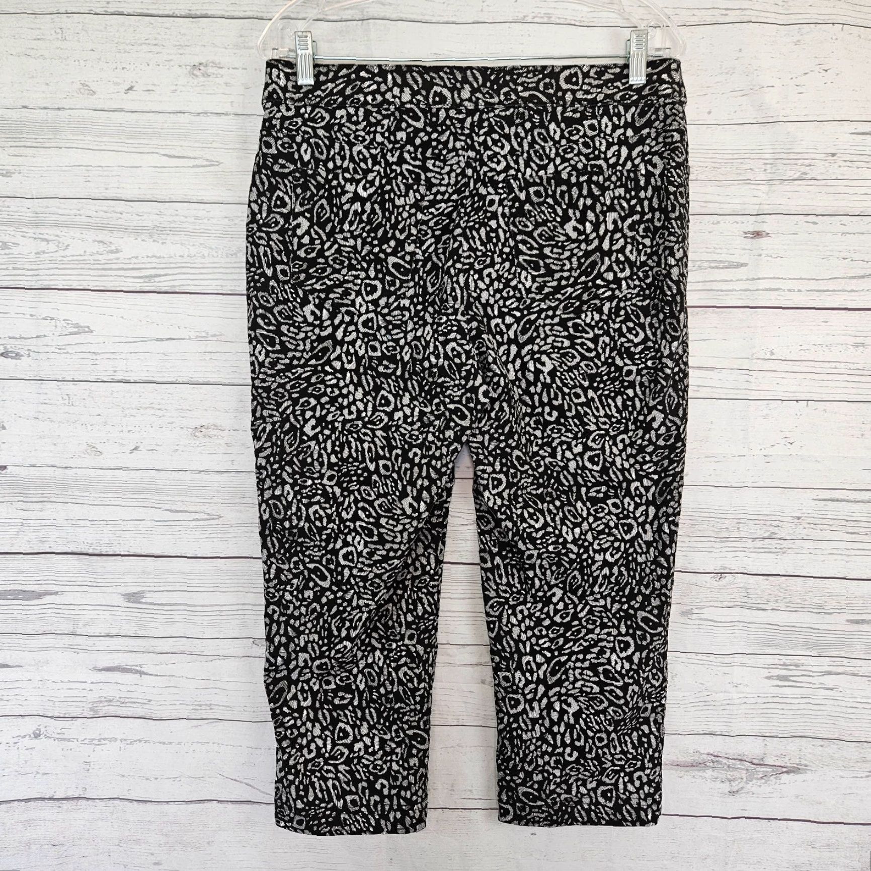 Vintage Chicos Womens Capri Pants Sz 8 Black White Animal Print Mid Rise Rayon Blend Capri Pants Womens 8 Black Animal Print 90s? Size 30" / US 8 / IT 44 - 3 Thumbnail
