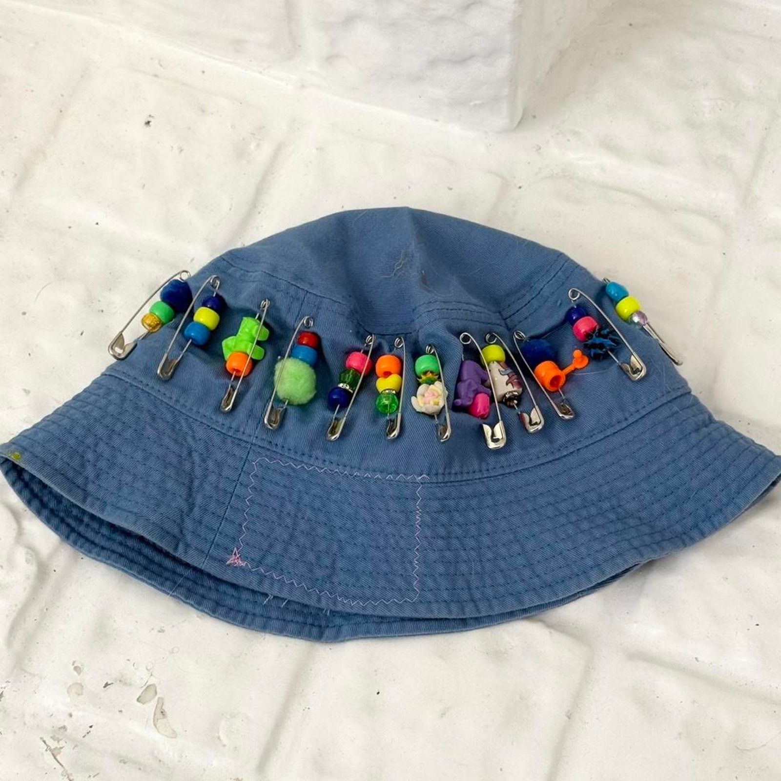 Other ⋆ beaded safety pin bucket hat y2k ⋆ Size ONE SIZE - 4 Thumbnail