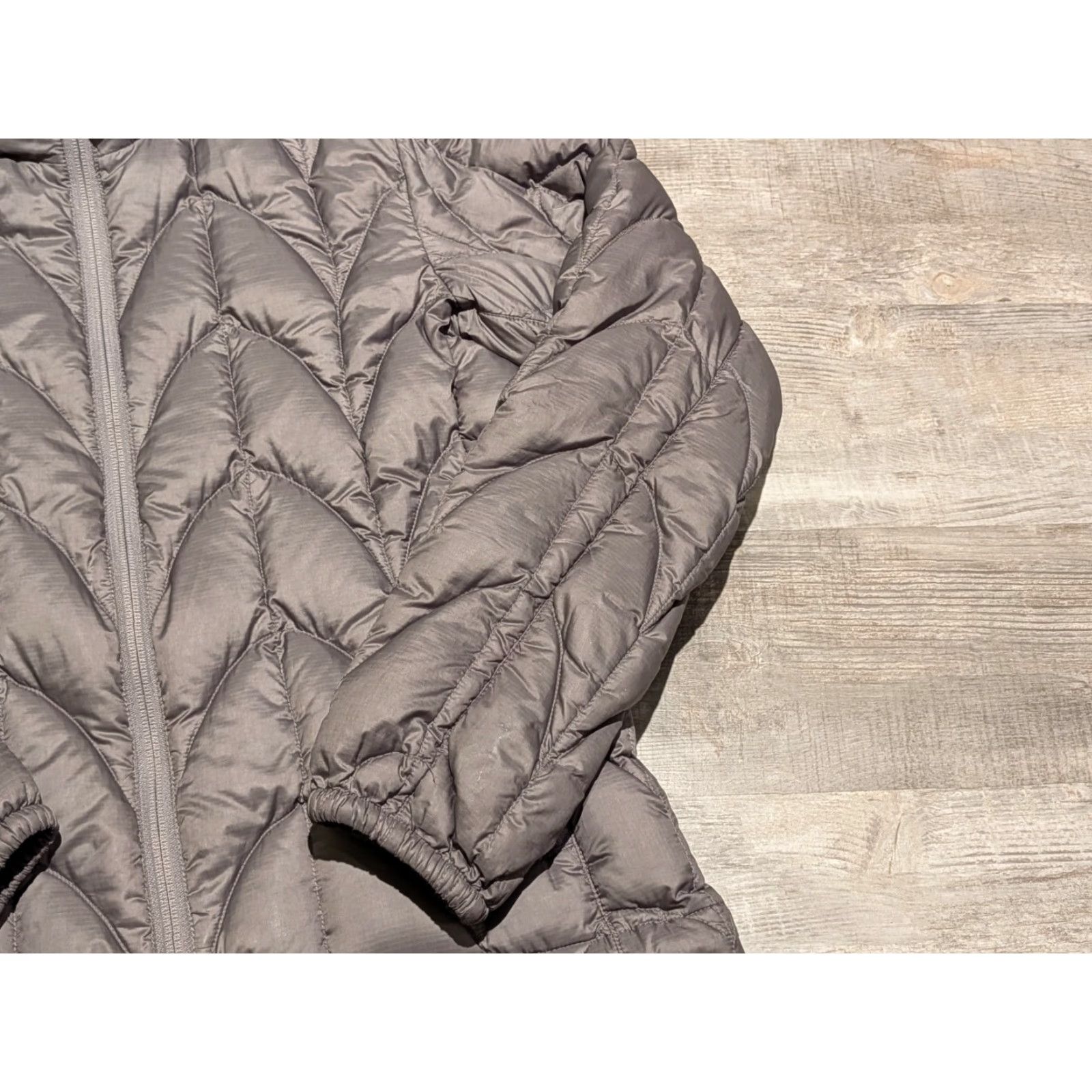 Outdoor Research Outdoor Research Puffer Jacket Womens Small Grayish Brown Full Zip Hoodie? Wait. Size S / US 4 / IT 40 - 3 Thumbnail
