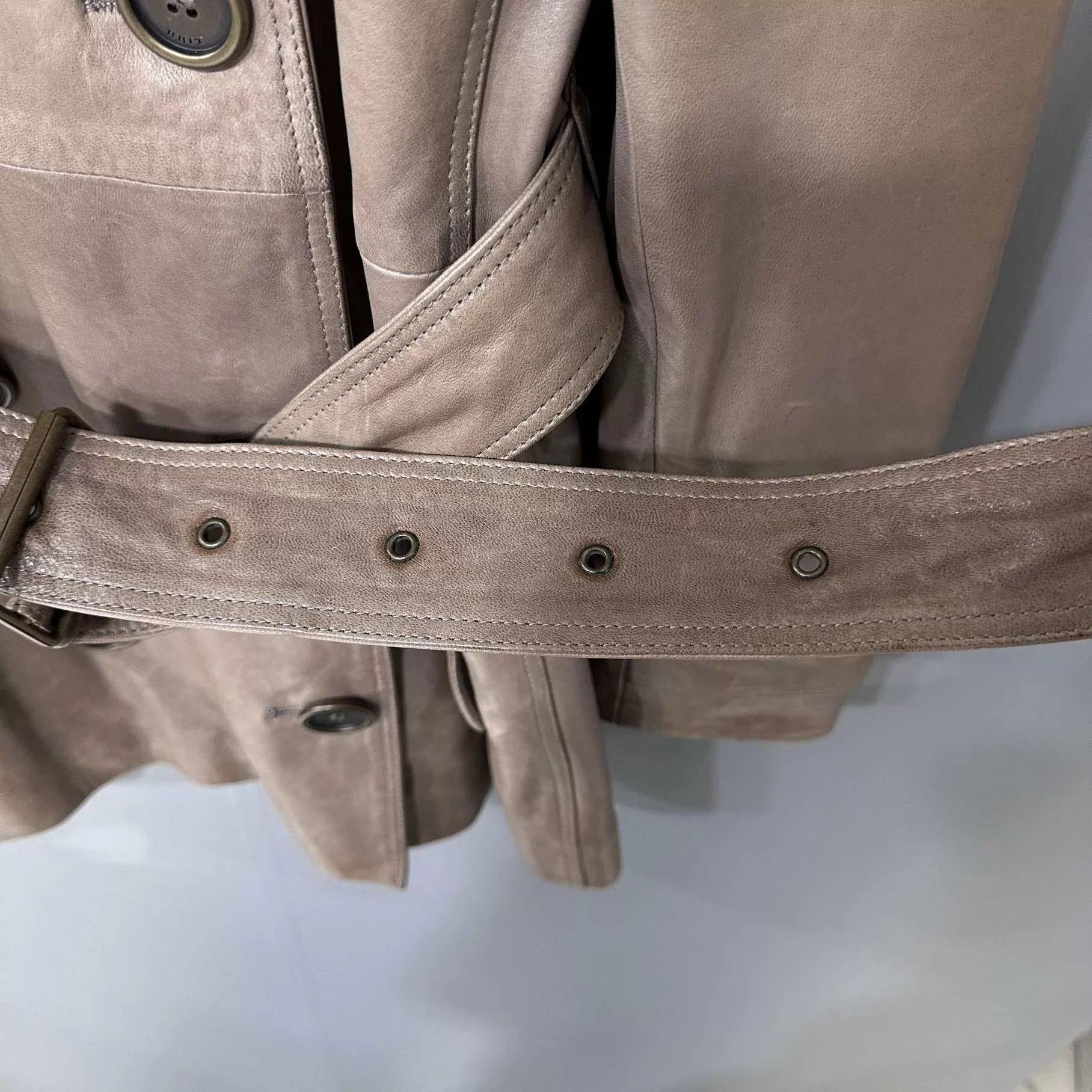 Burberry women's Burberry Vintage DB Yellowed Lambskin Coat UK6 95N Size XS / US 0-2 / IT 36-38 - 4 Thumbnail