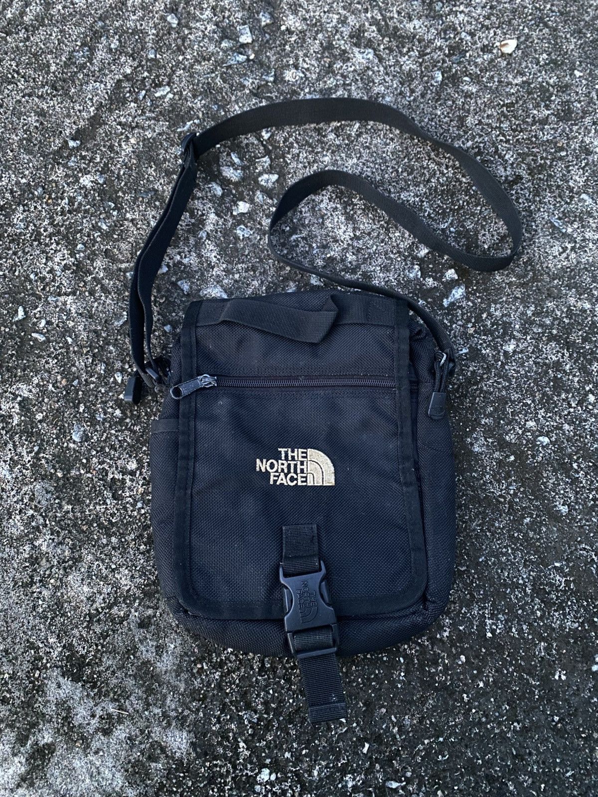 The North Face THE NORTH FACE Outdoor Sling Bag Buckle Japanese Embroidery Size ONE SIZE - 2 Thumbnail