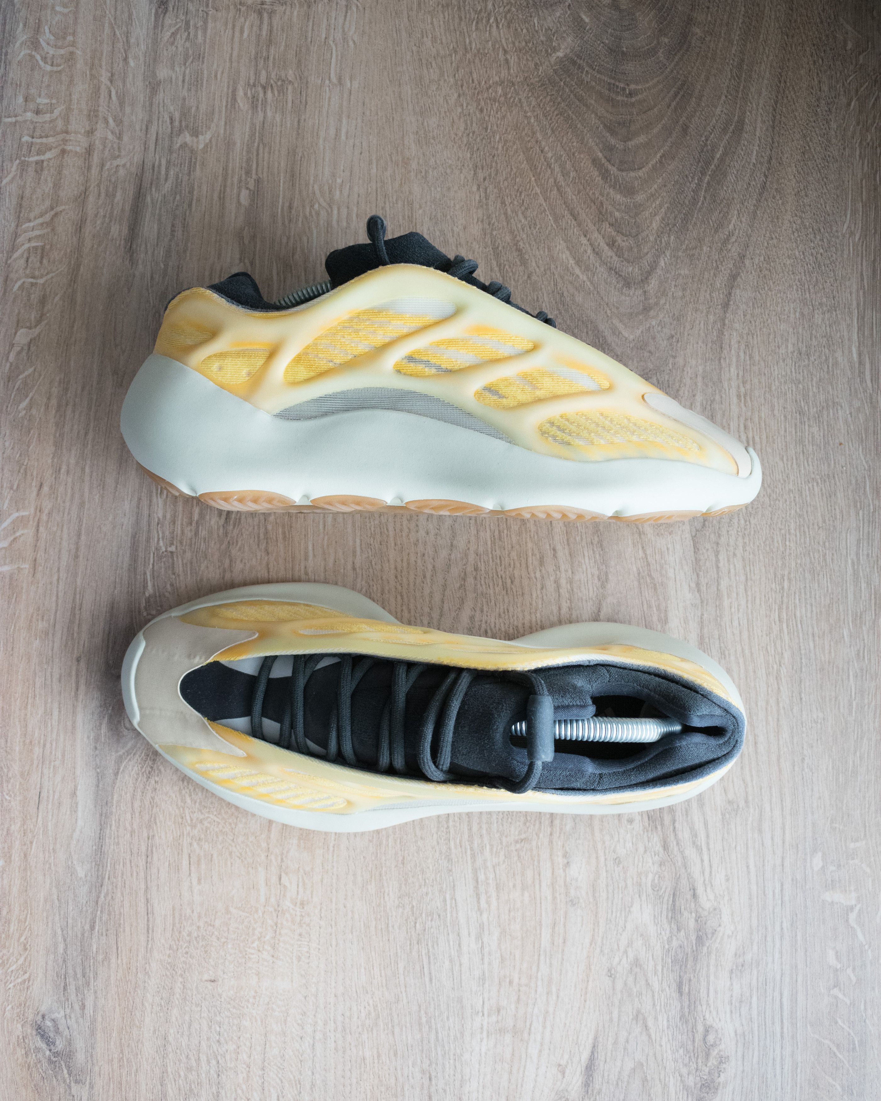 Yeezy Adidas Yeezy 700 V3 Mono Safflover Size US 8.5 / EU 41-42 - 2 Thumbnail