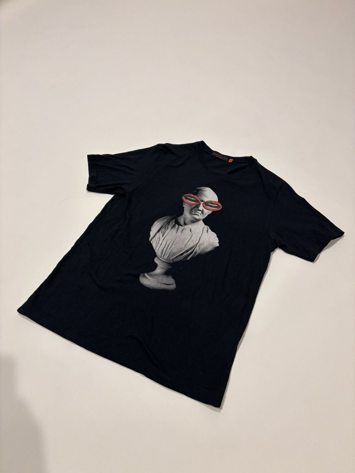 Undercover Undercover SS07 ‘Purple’ Mouth Glasses Statue Tee Black Size US M / EU 48-50 / 2 - 2 Thumbnail