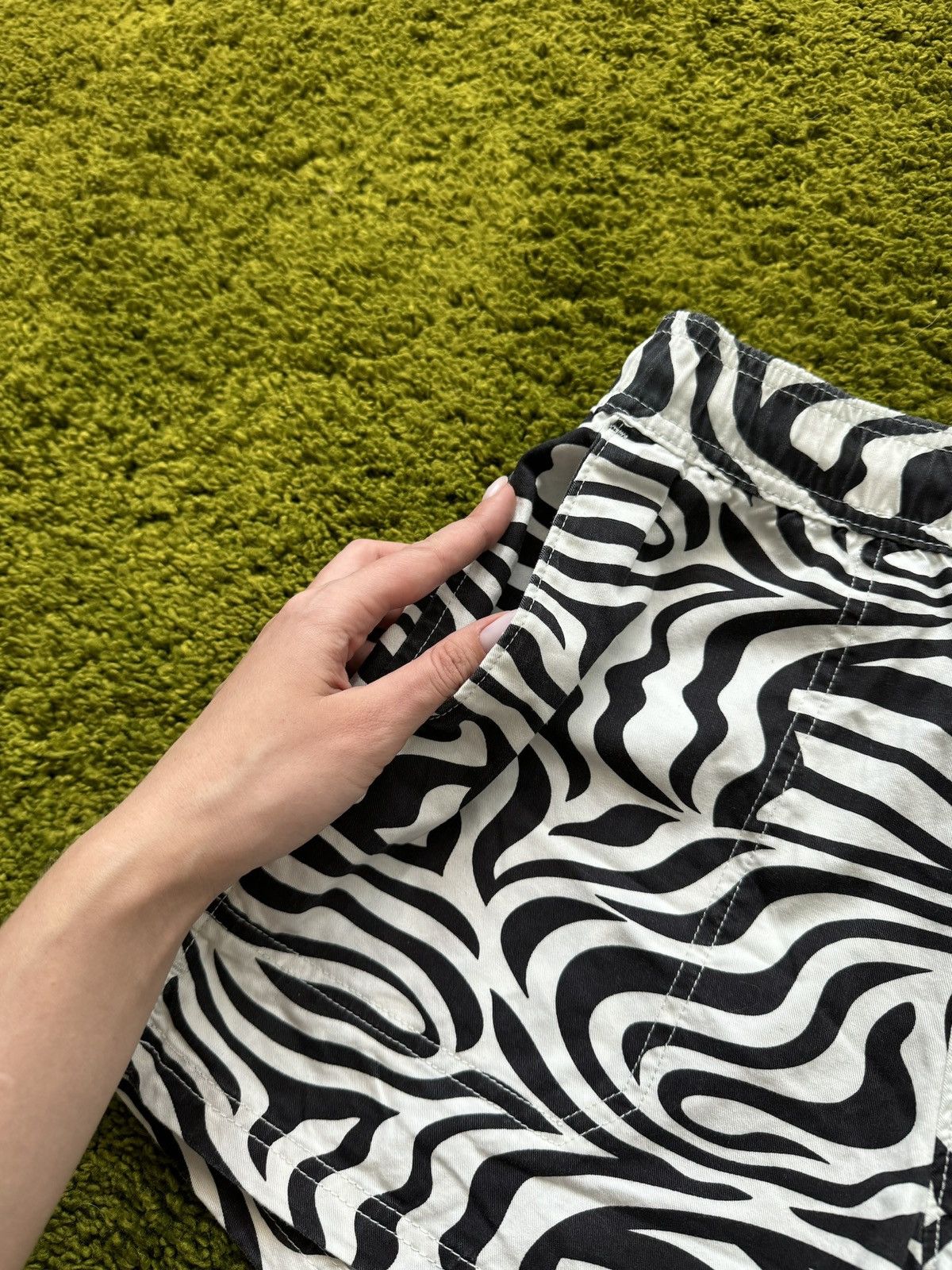 Designer × Dickies Dickies NWT zebra pattern shorts Size 25" / US 0 / IT 36 - 9 Thumbnail