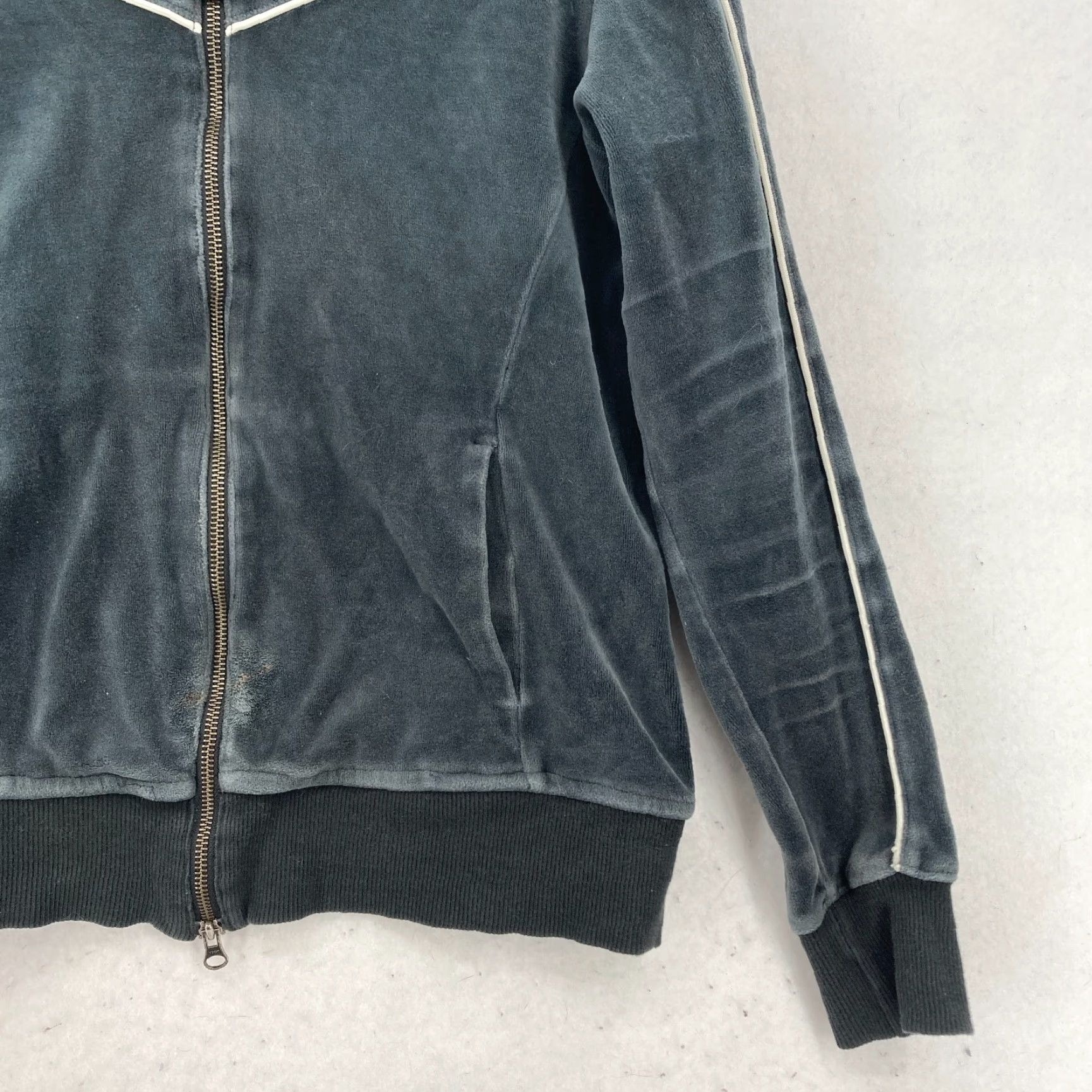 Nike VINTAGE Nike Velour Track Suit Jacket Women's M Faded Black Retro Full Zip Size M / US 6-8 / IT 42-44 - 3 Thumbnail