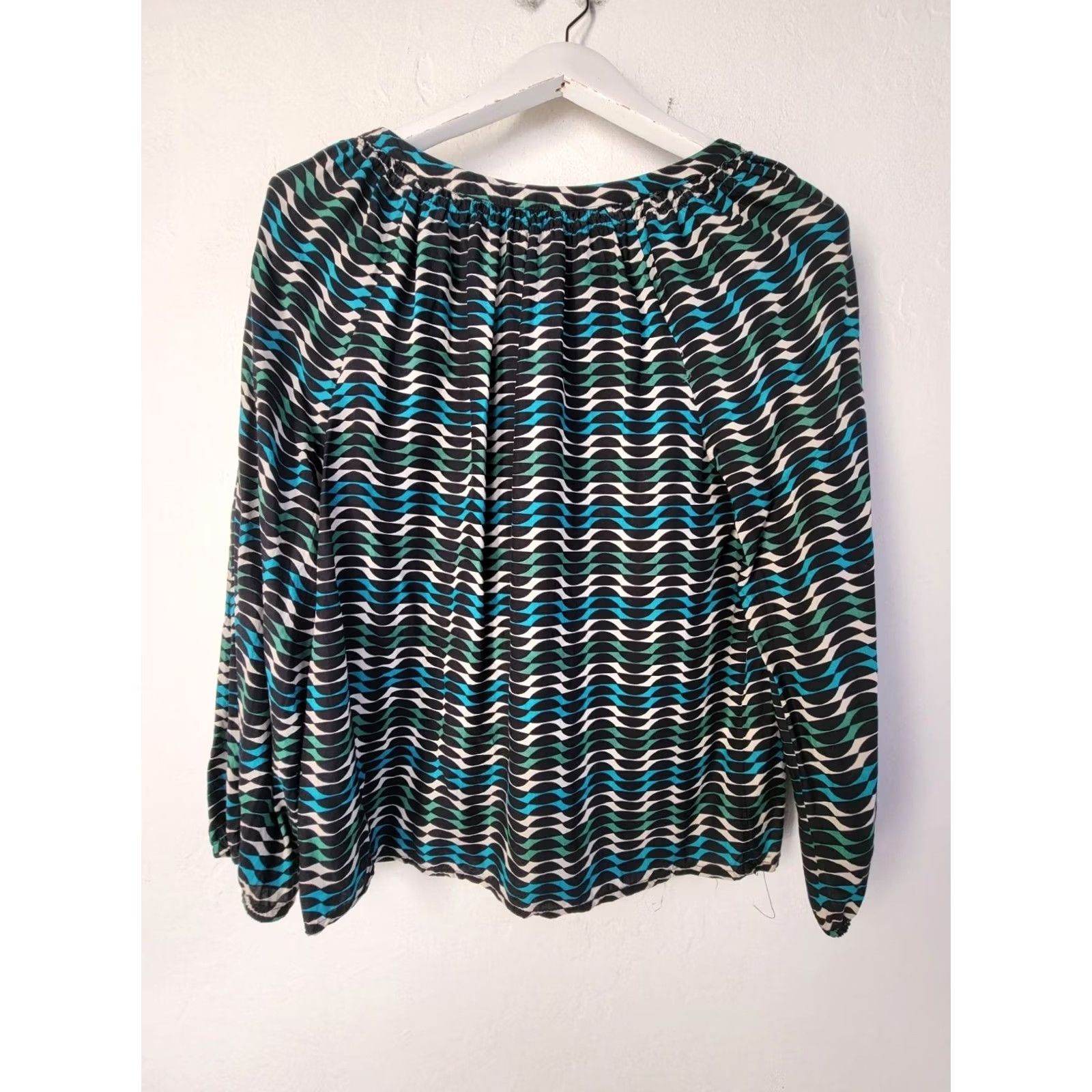 Boden Boden Blouse Wave Print V-Neck Long Sleeve Size 4 Black Green Blue WA551 Womens Size S / US 4 / IT 40 - 2 Thumbnail