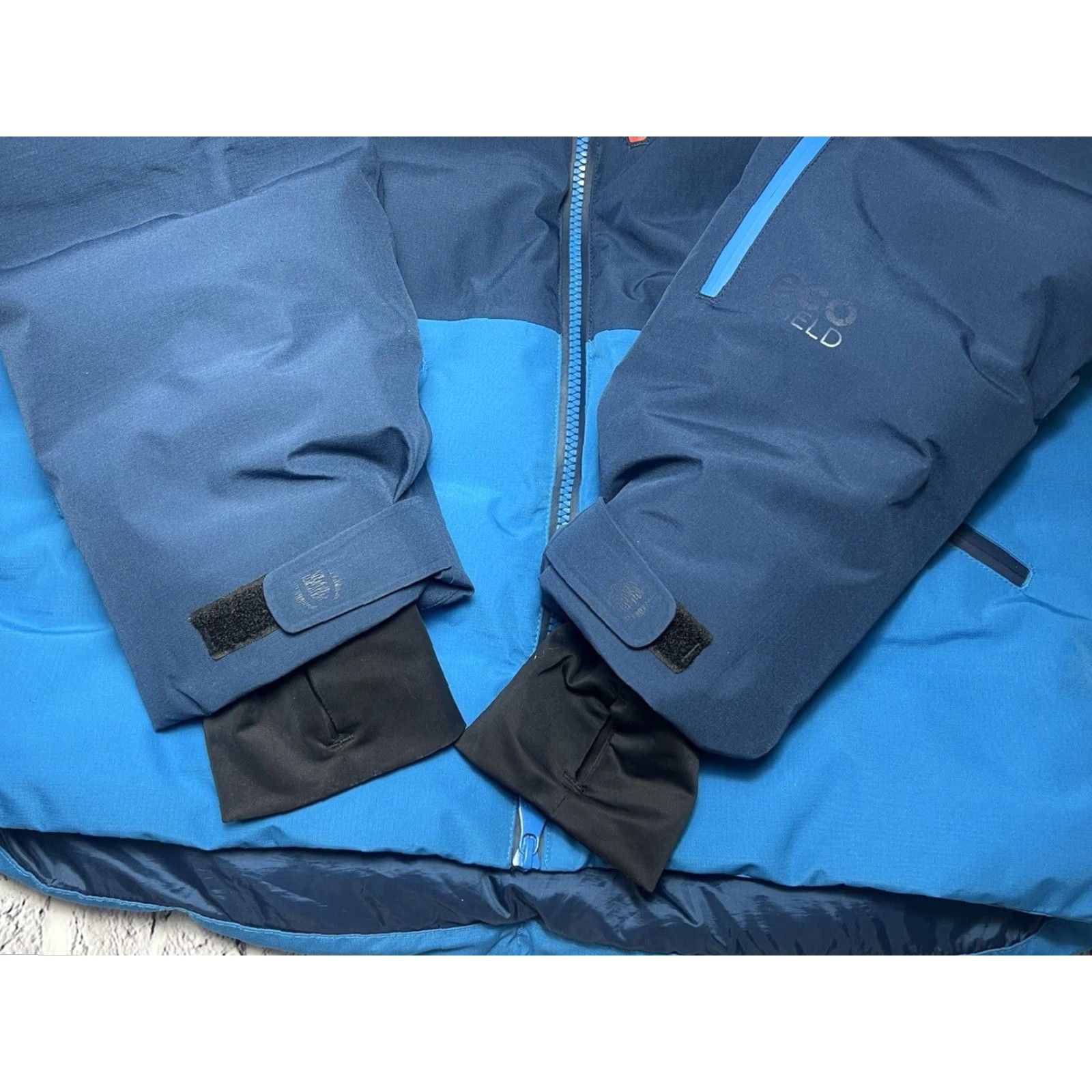 Vintage UNTRAKТ IGNEOUS Down Insulated Ski Snowboard Jacket L Men’s Blue Slim Puffer Jacket Winter Skiing 30” 32.5” Length Men Size US L / EU 52-54 / 3 - 6 Thumbnail