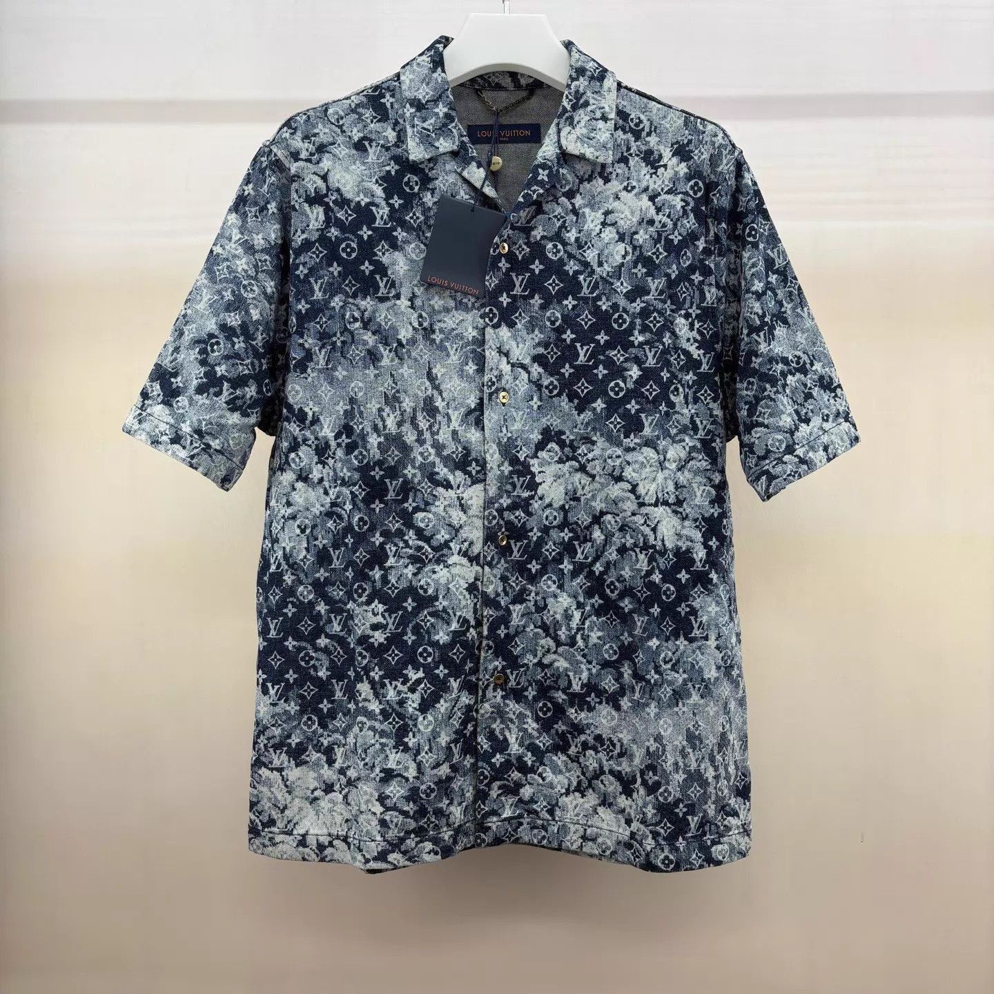Louis Vuitton Blue Short-Sleeve Button-Up Shirt with Pattern Size US XL / EU 56 / 4 - 1 Thumbnail