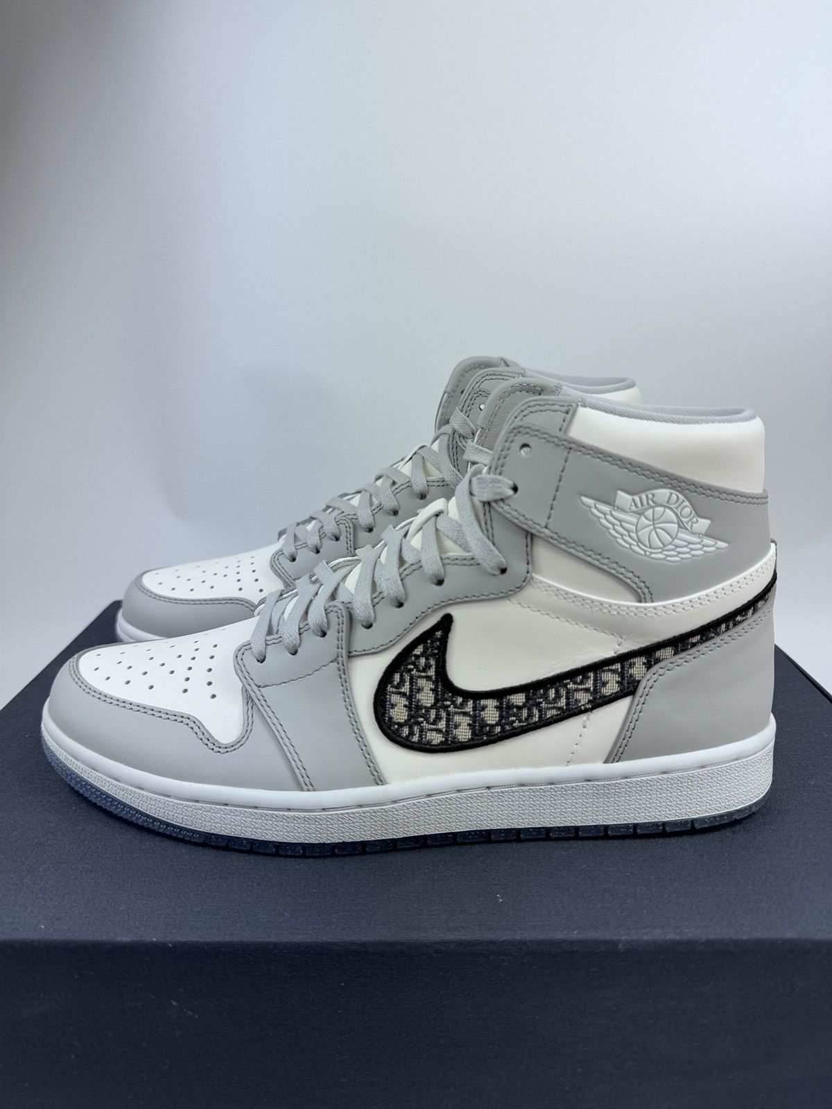 AIR DIOR JORDAN SNEAKERS