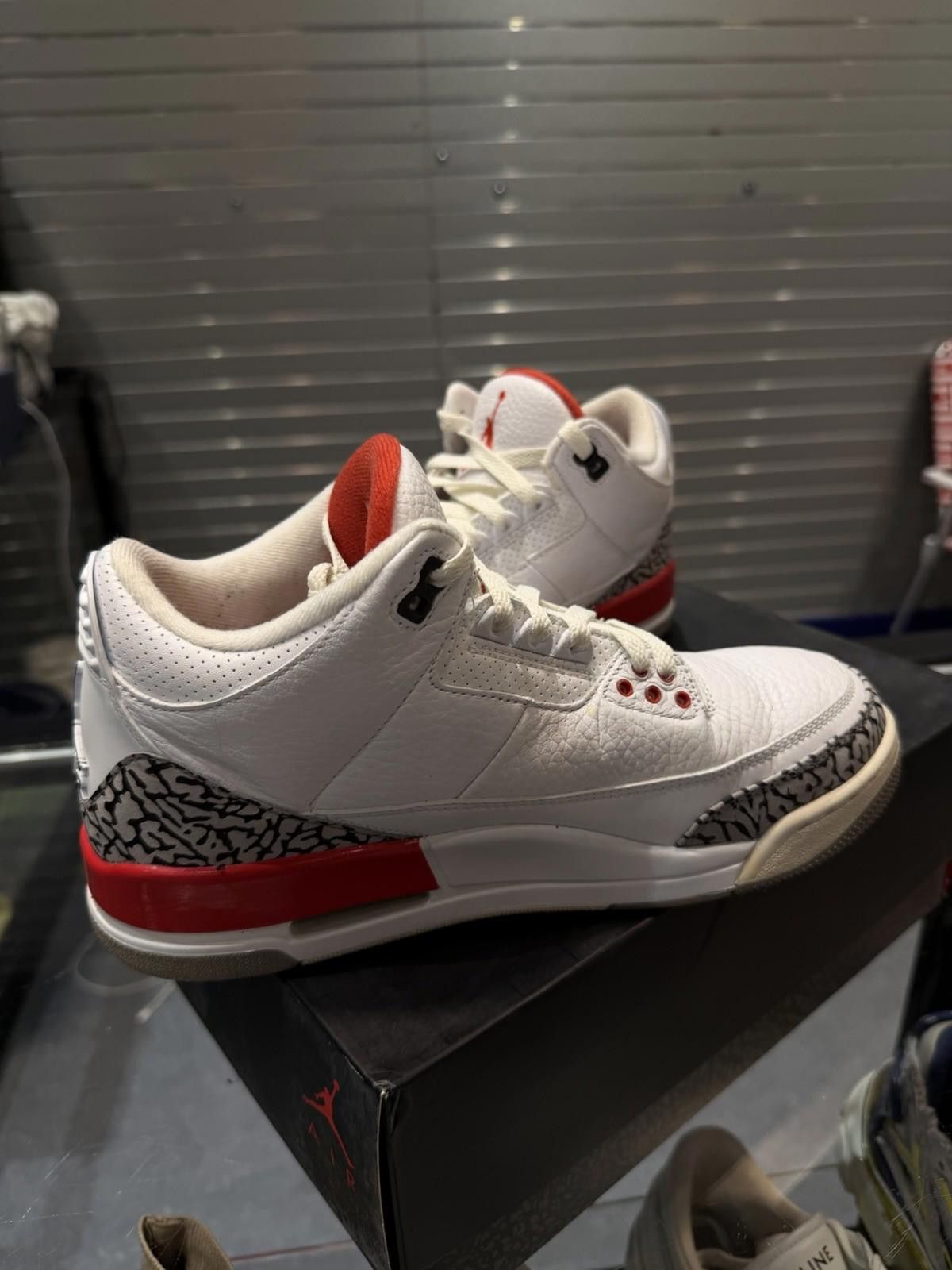 Jordan Brand Nike Air Jordan Retro 3 Katrina Hall Of Fame 2018 Red 8.5 Size US 8.5 / EU 41-42 - 4 Thumbnail