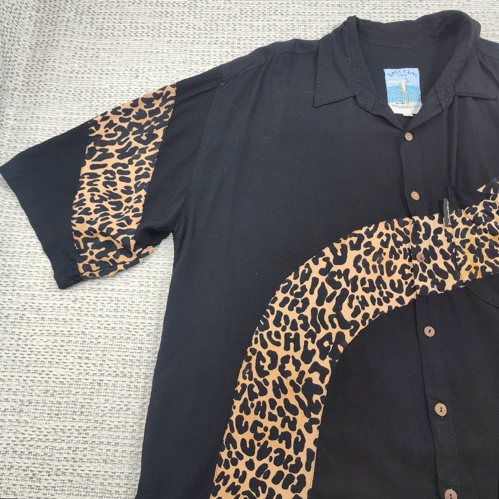 Vintage VINTAGE Bali Kim Aloha Shirt Mens Medium Black Leopard Print Button Up Short Sleeve Size US M / EU 48-50 / 2 - 3 Thumbnail