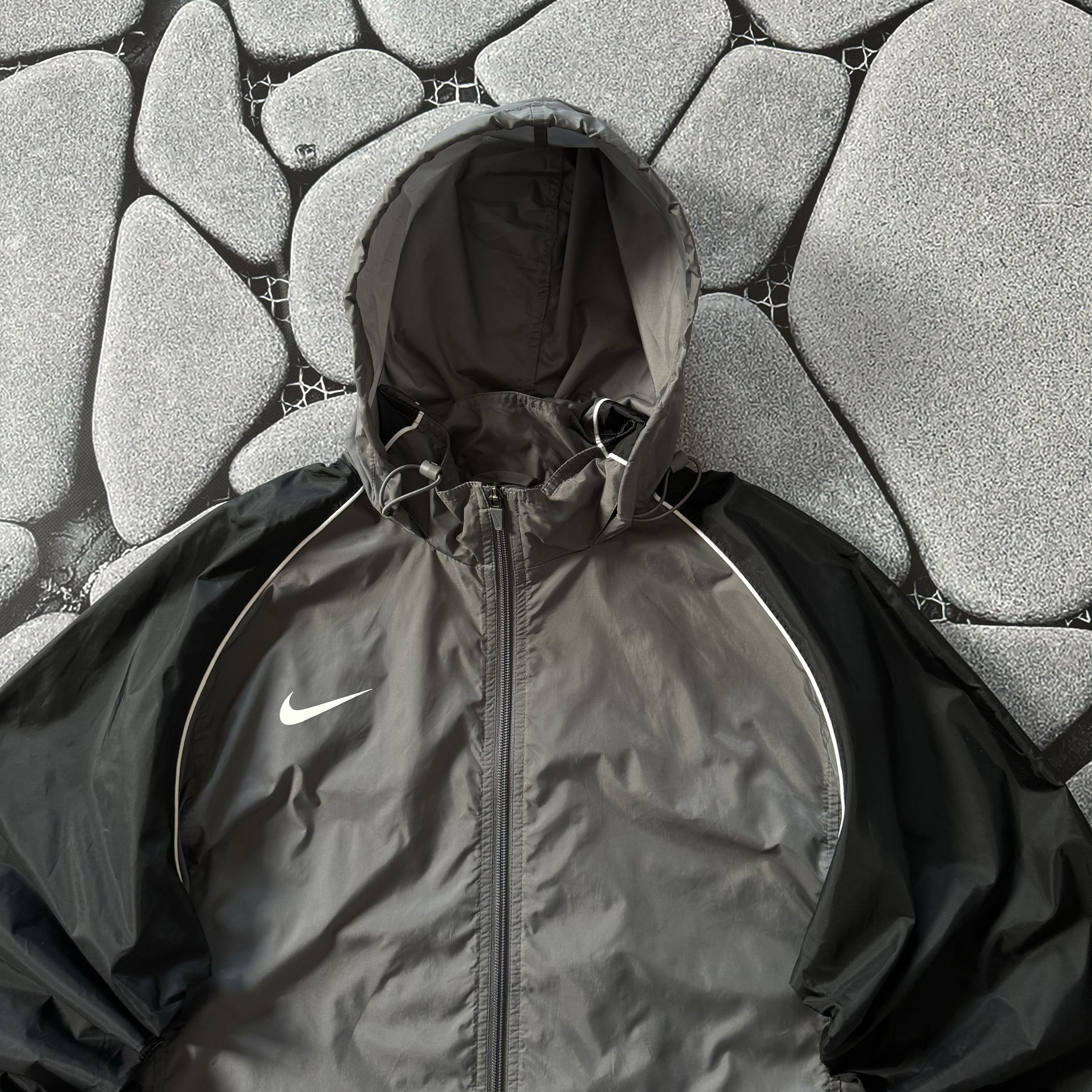 Vintage NIKE NYLON TRACK WINDBREAKER VINTAGE DRILL BAGGY JACKET Size US L / EU 52-54 / 3 - 3 Thumbnail