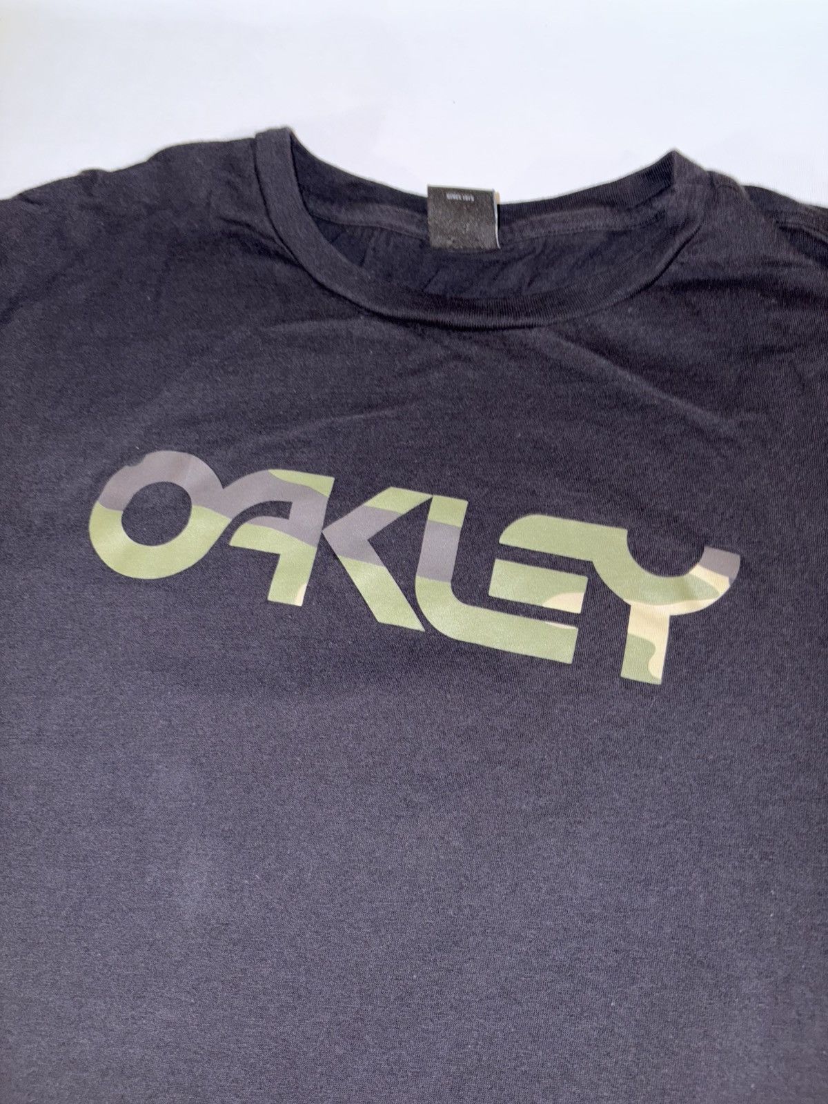 Oakley Vintage Y2K Oakley Camo Black Short Sleeve Graphic T-Shirt Size US XXL / EU 58 / 5 - 2 Thumbnail