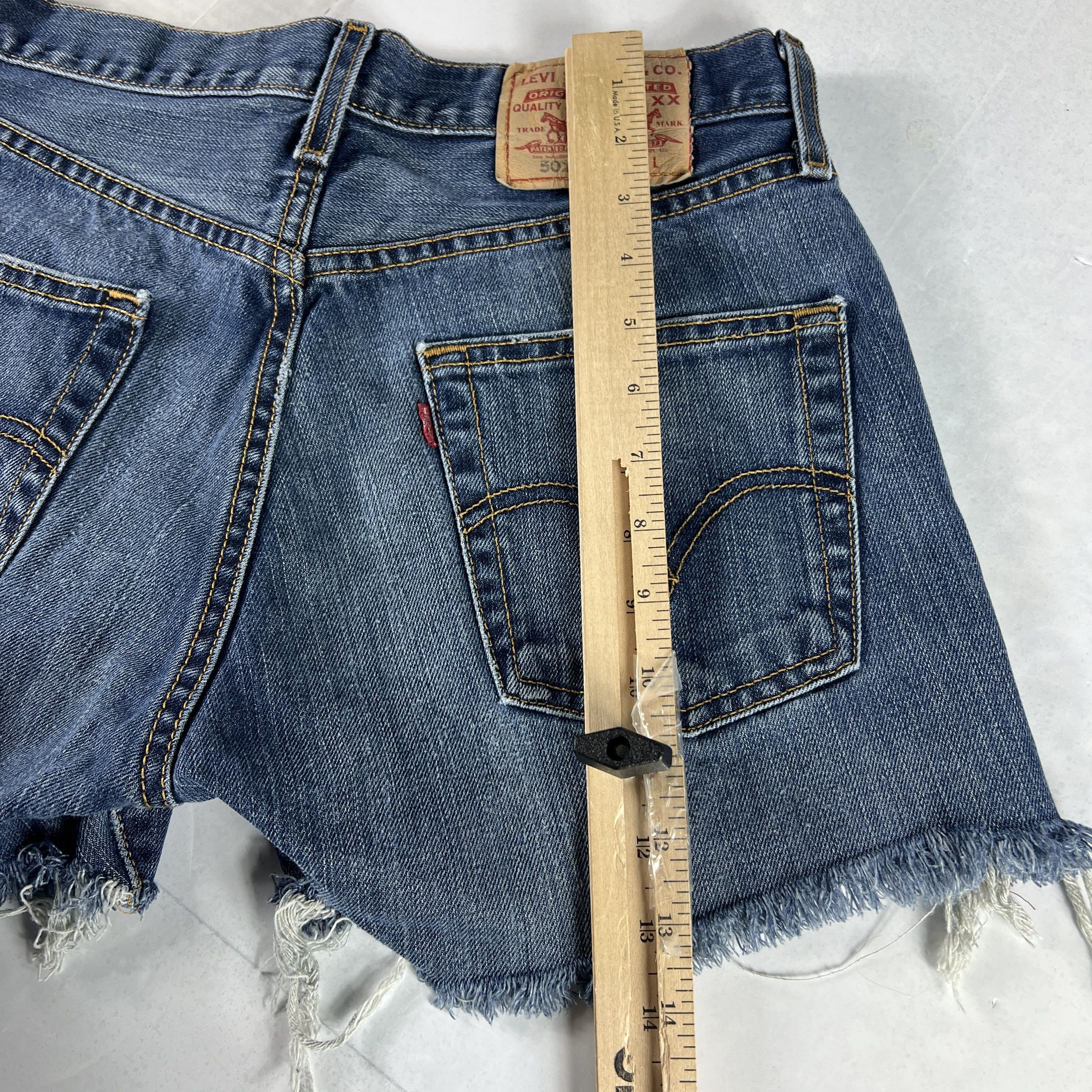 Levi's × Vintage Y2K Levi's Jean Short 501 Cut Off Raw Hem Cotton Denim Jorts Size US 29 - 13 Thumbnail