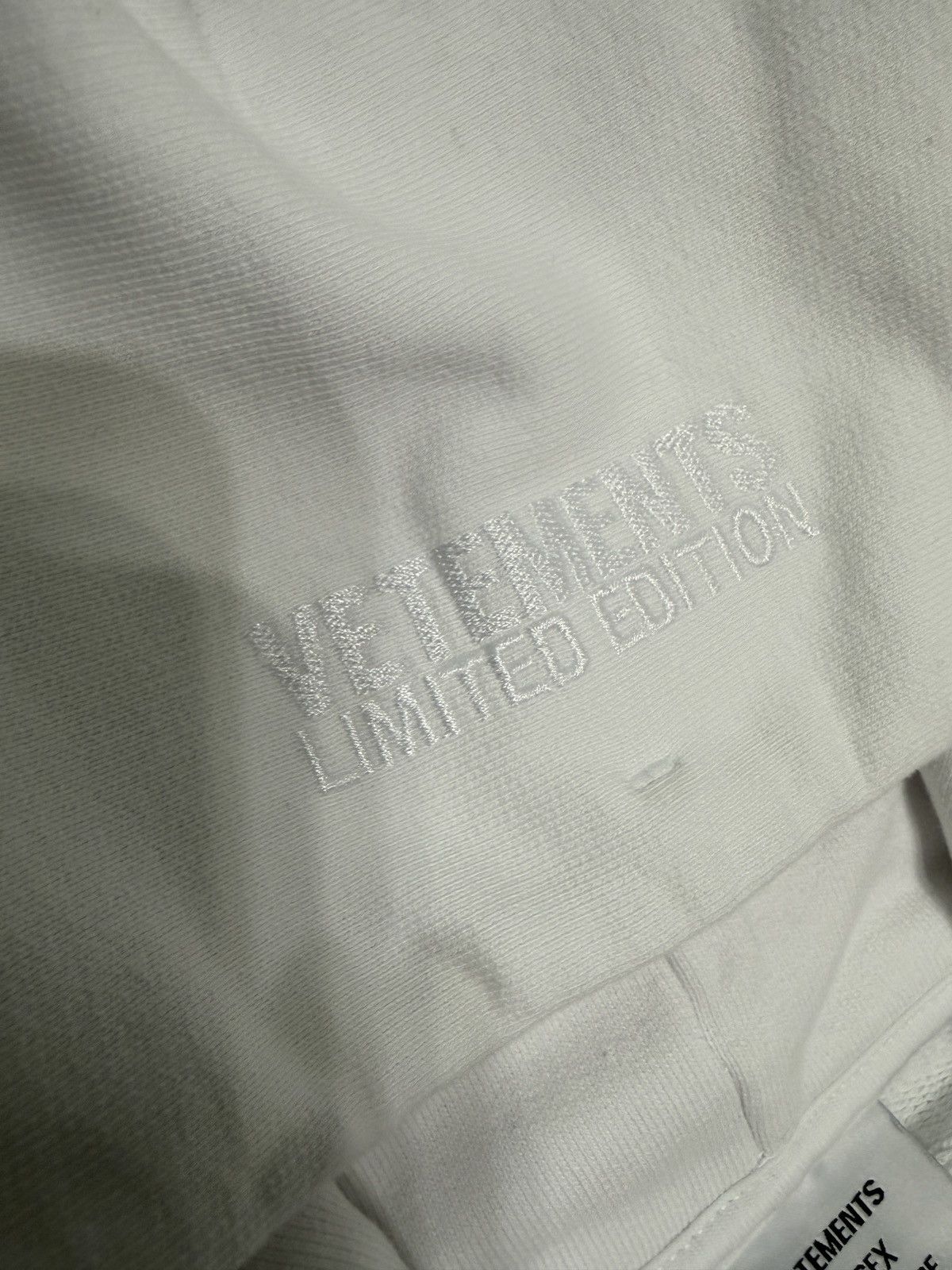Vetements Vetements Translation Hoodie Rainbow White Size US S / EU 44-46 / 1 - 4 Thumbnail
