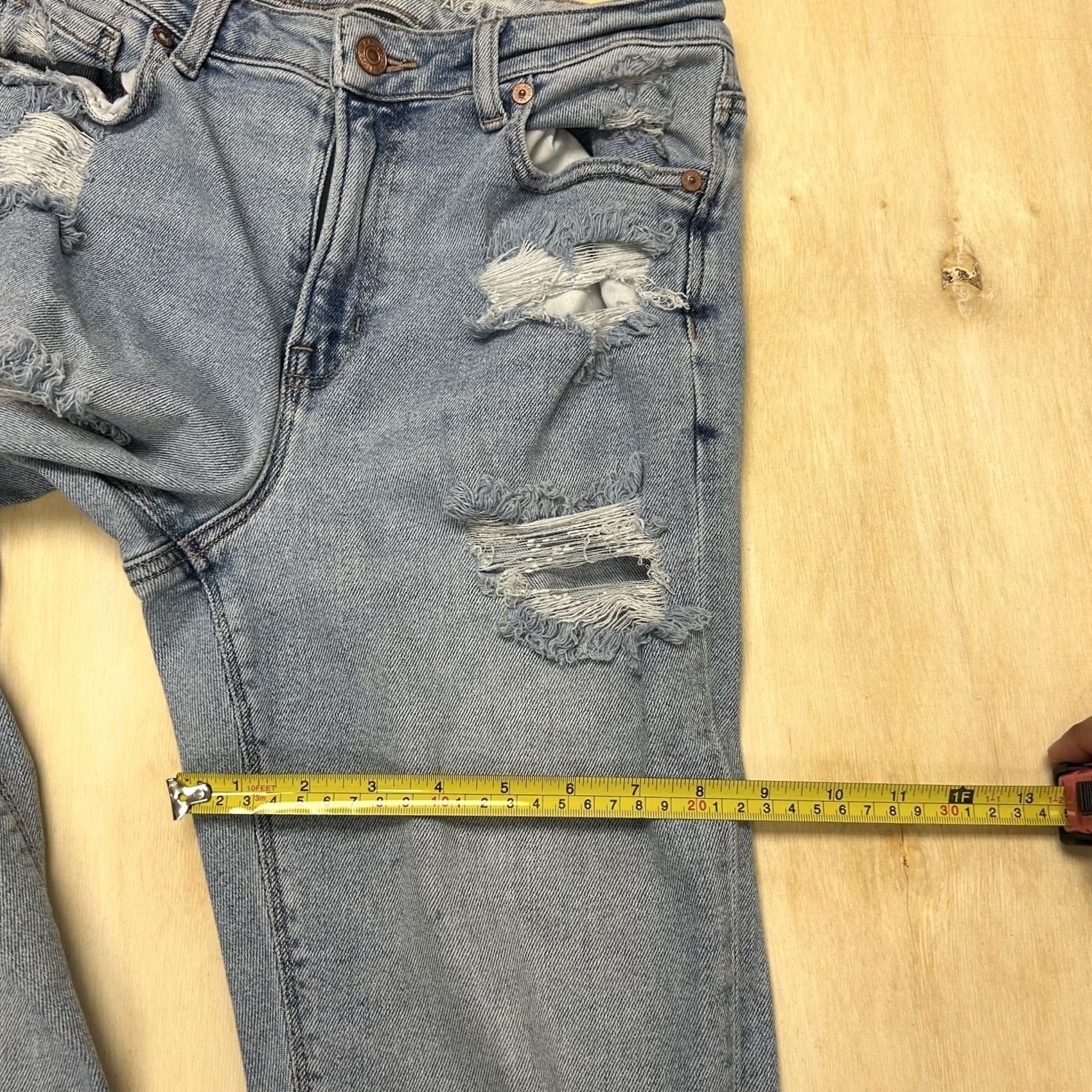 American Eagle Outfitters American Eagle Outfitters Jeans Womens 4 Light Wash Distressed Straight Denim Slim Stretch Pocket 5 Size 27" / US 4 / IT 40 - 7 Thumbnail