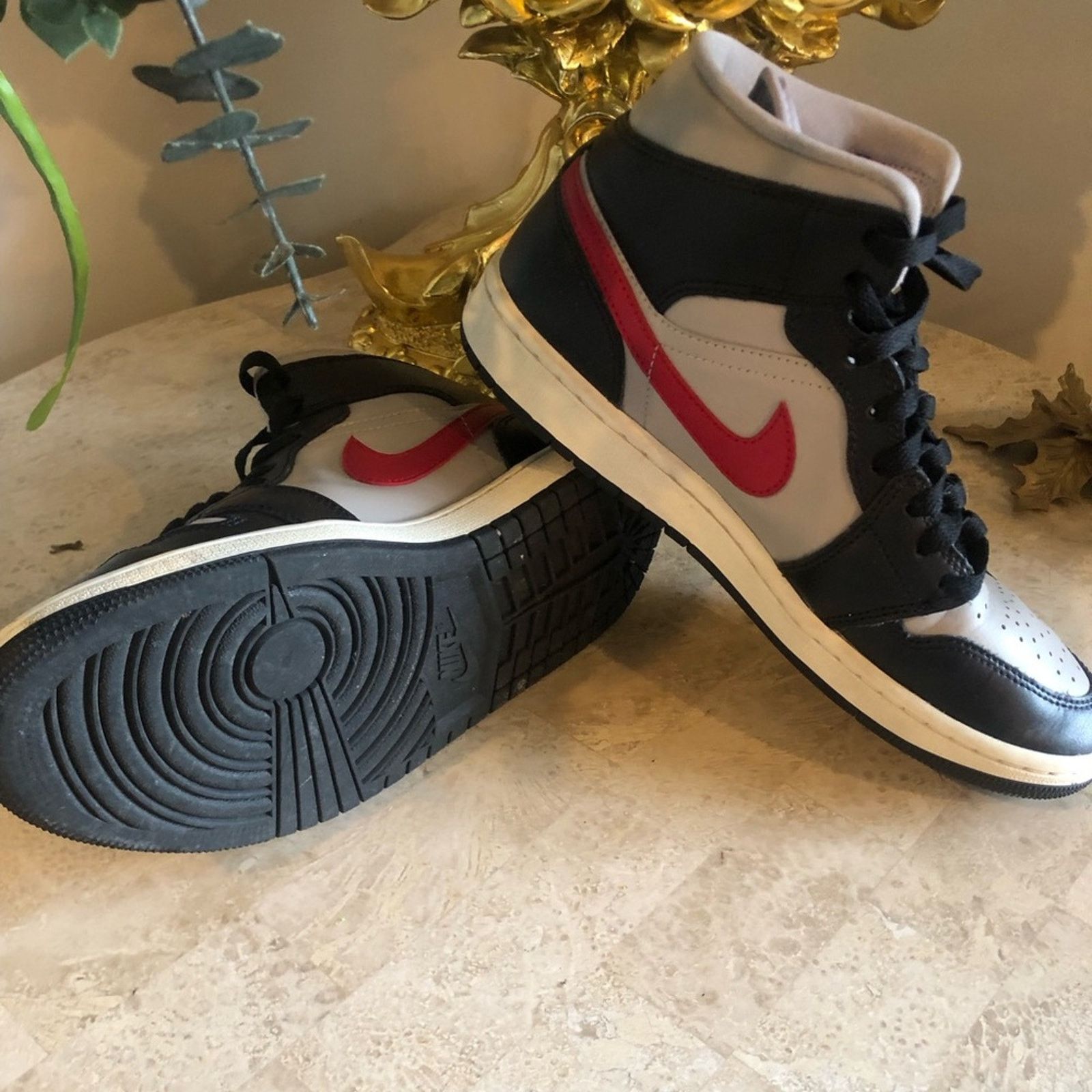 Nike Air Jordans Nike Grey Back and Red size9 Size US 9 / IT 39 - 12 Thumbnail