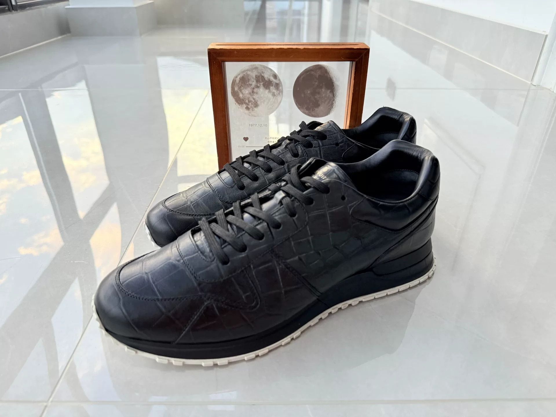 Louis Vuitton Louis Vuitton Black Lowtop Sneakers 9 Men Size US 9 / EU 42 - 1 Thumbnail