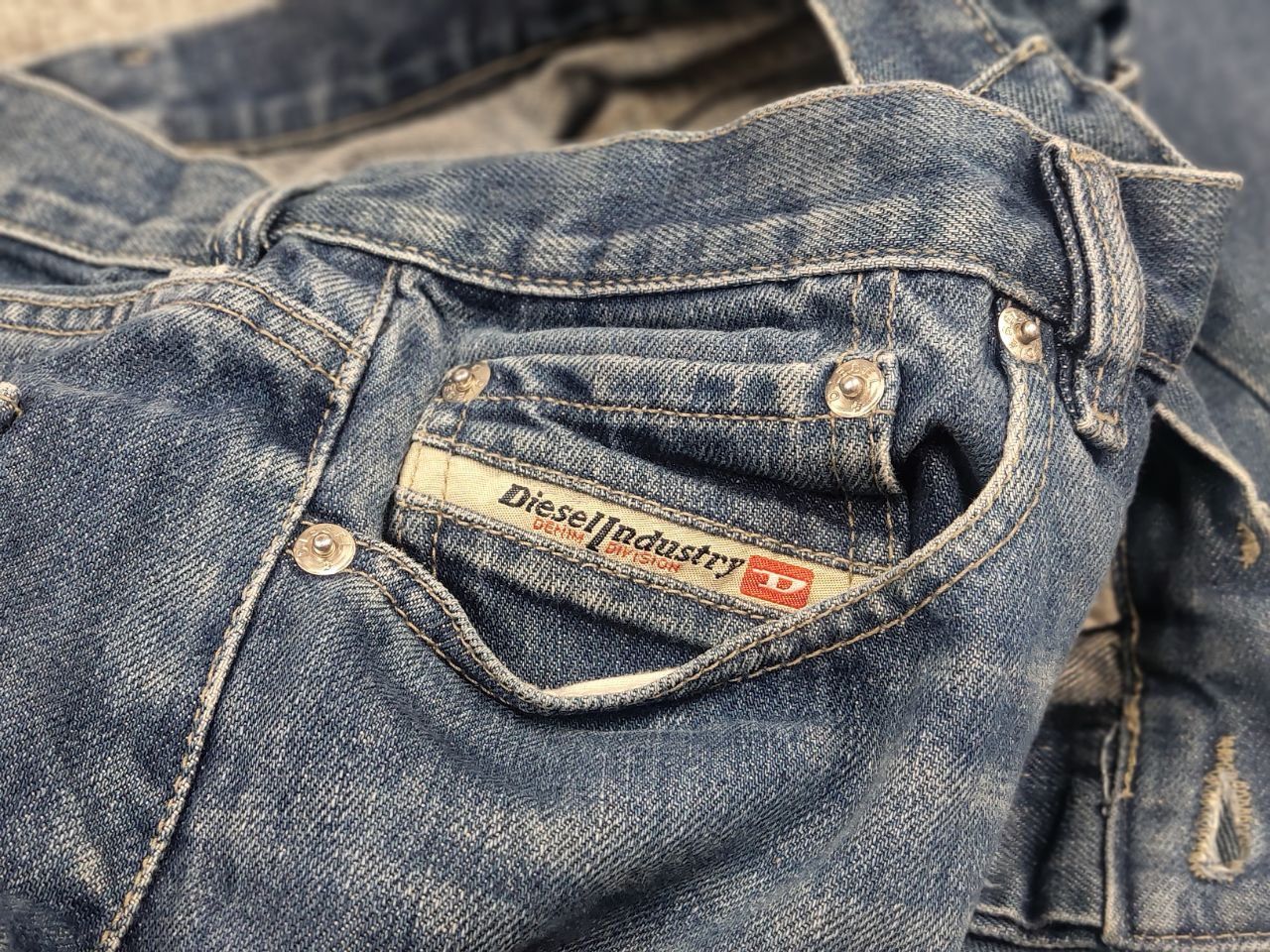 Diesel Vintage Diesel Industry Faded Denim Jeans Y2K Style Tapered Size US 32 / EU 48 - 13 Thumbnail