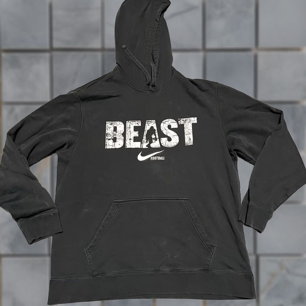 Nike VINTAGE Nike Beast Football Center Swoosh Silver Tag Hoodie Sweatshirt Men Large Black Stain Low-residual, Pullover, Regular Size L Size US L / EU 52-54 / 3 - 1 Thumbnail