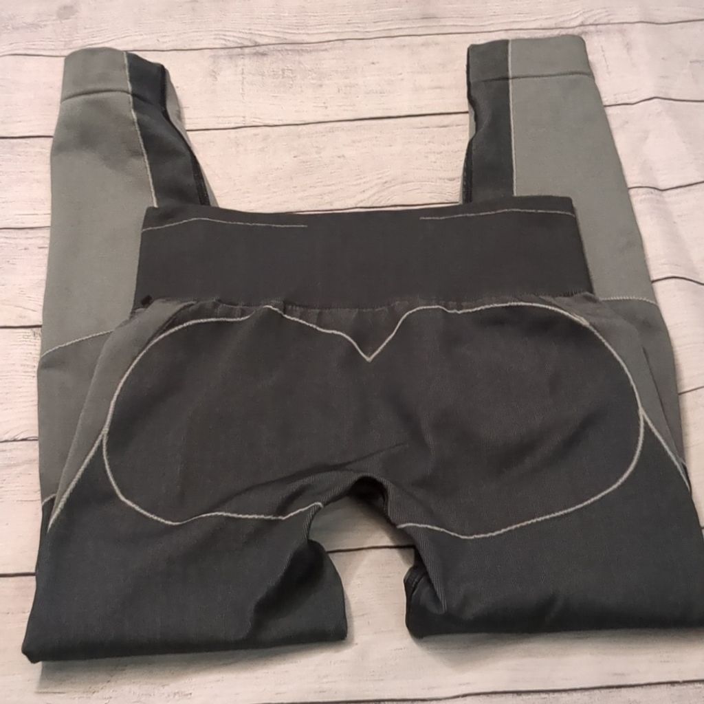Gymshark Gymshark gray seamless leggings size small Size 22" - 4 Thumbnail