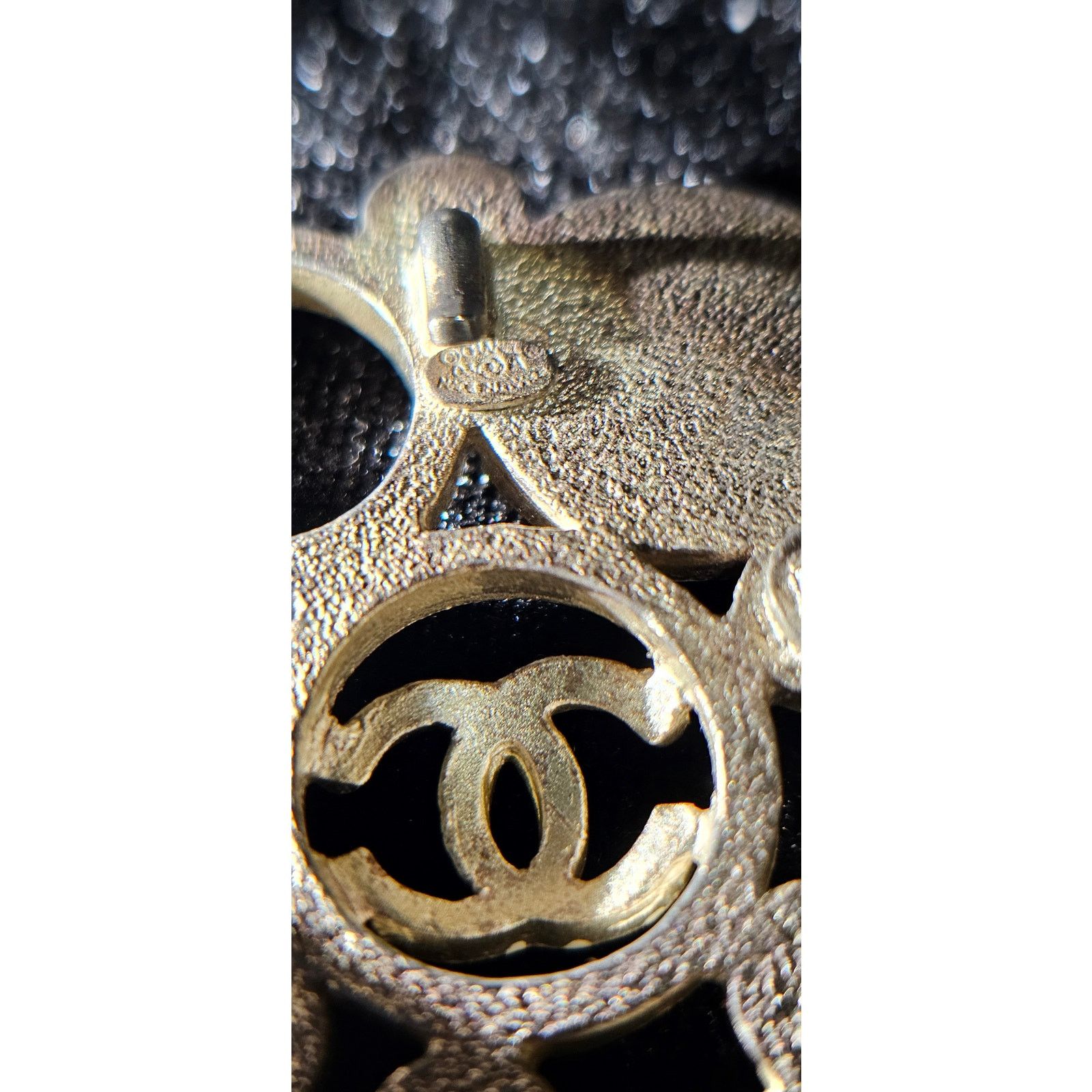 Chanel Vintage Chanel Metal Brooch with White Enamel CC Logos Size ONE SIZE - 4 Thumbnail