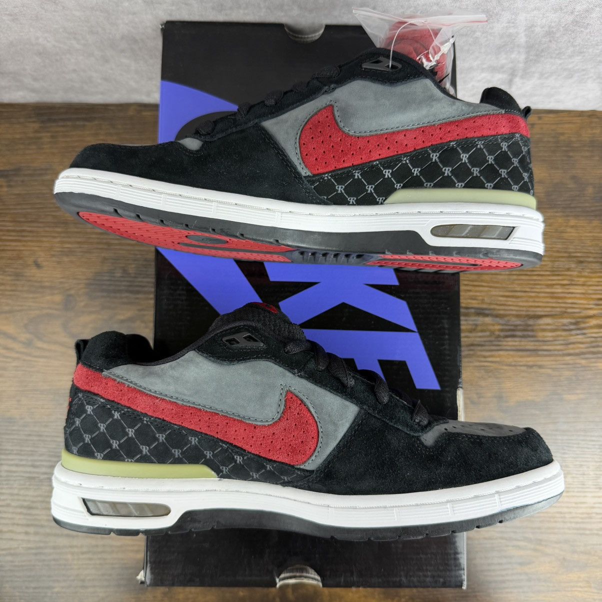 Nike NEW Nike SB Zoom Air Low Paul Rodriguez Bred 2005 310802-061 Size US 8 / EU 41 - 4 Thumbnail