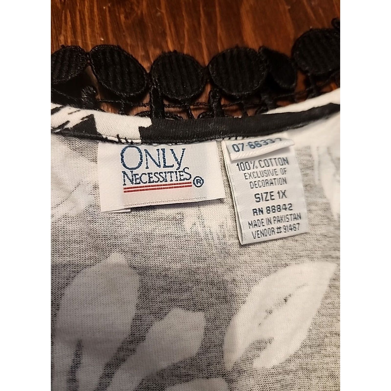 Vintage Only Necessities Floral Black White Empire Waist Top V-Neck 3/4 Sleeve Blouse 1X Womens Size XL / US 12-14 / IT 48-50 - 5 Thumbnail