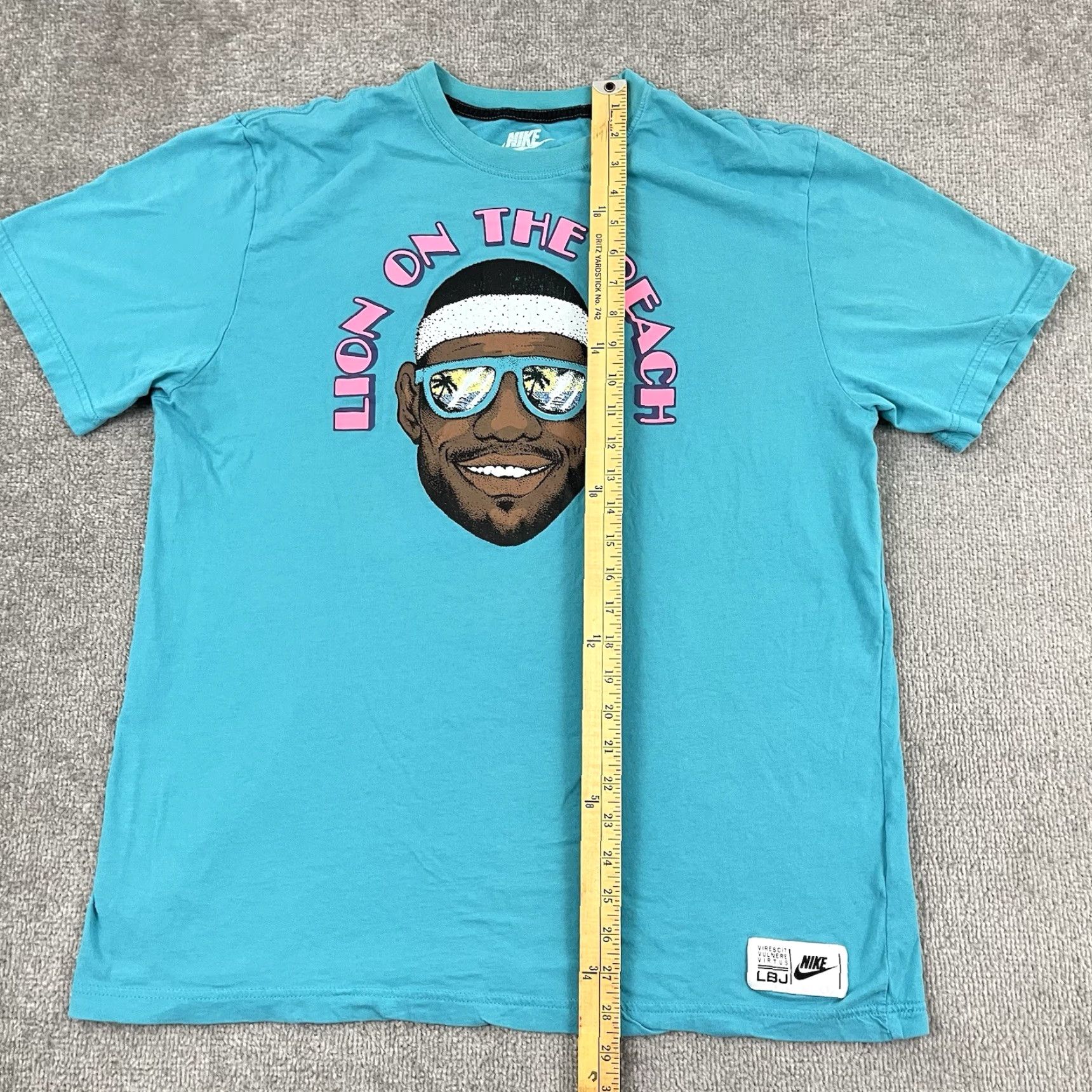 Nike Nike LEBRON JAMES Shirt Mens XL Blue Lion On The Beach Graphic Basketball Tee LBJ NBA Shirt Men XL Blue Lion Beach Graphic Nike Size US XL / EU 56 / 4 - 5 Thumbnail