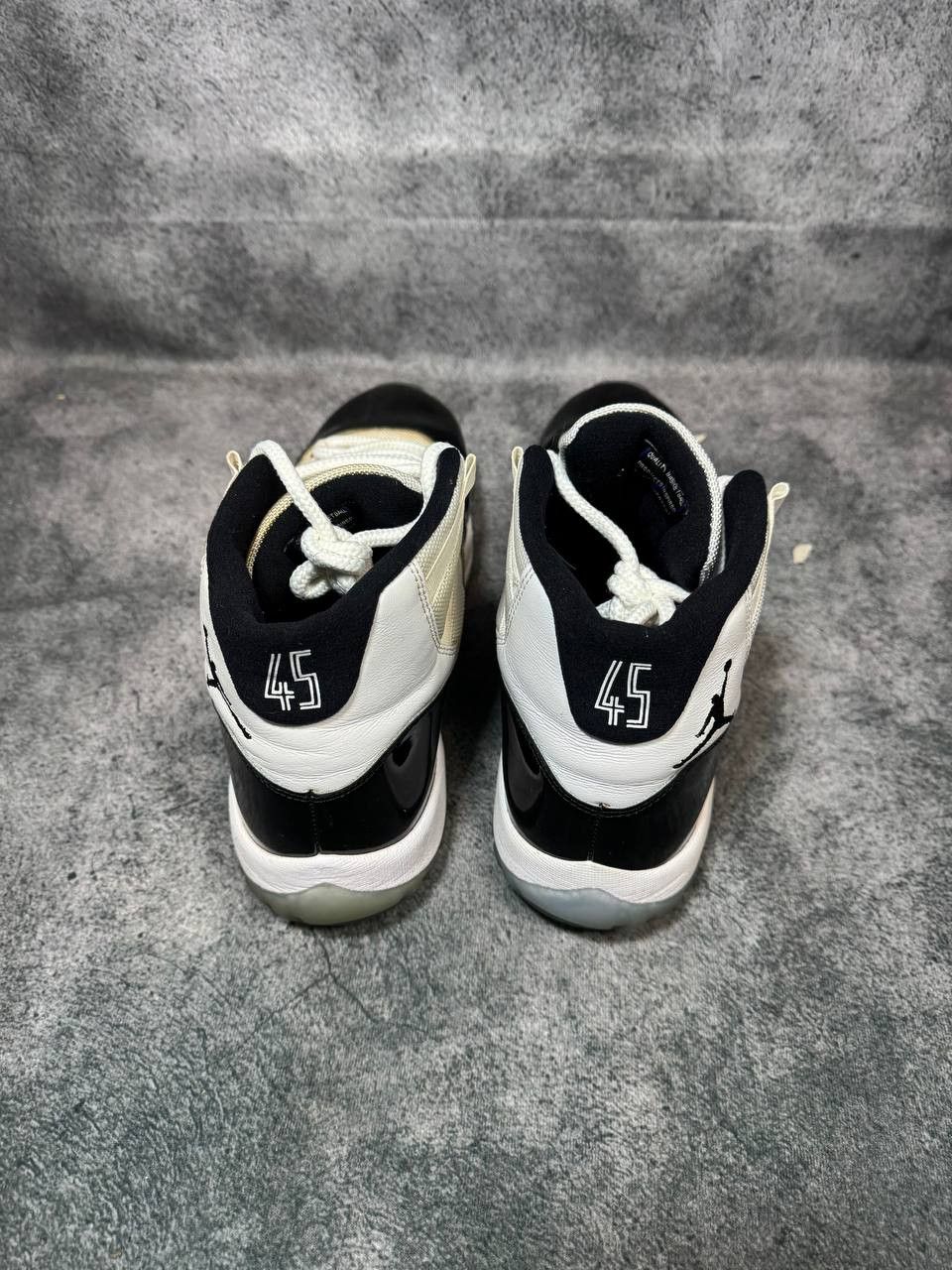 Jordan Brand Size 11 | Jordan 11 Concord No Box | Pre-Owned Size US 11 / EU 44 - 3 Thumbnail