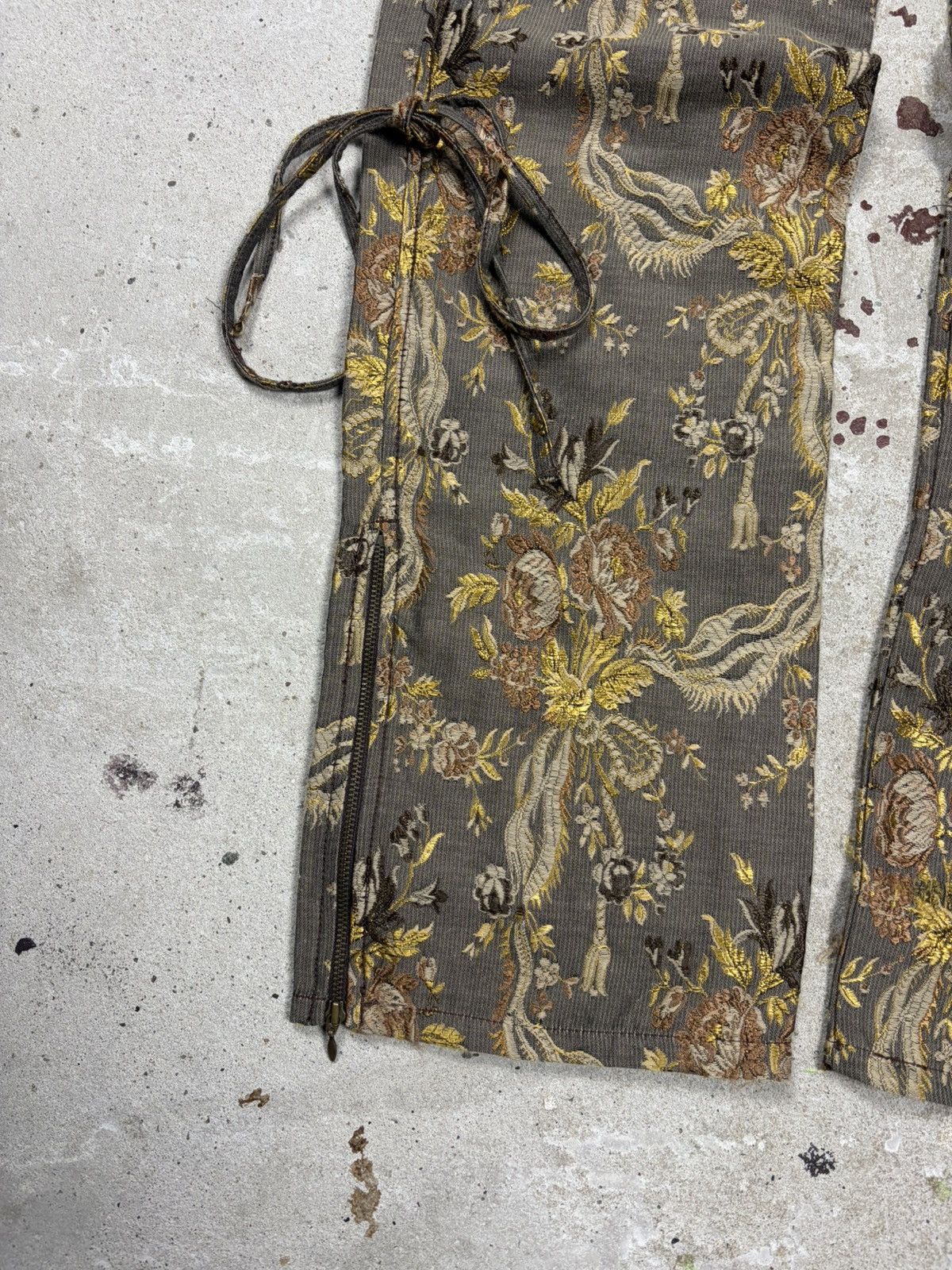 Roberto Cavalli Vintage 2000s Roberto Cavalli Class Floral Cargo Pants Size 30" / US 8 / IT 44 - 15 Thumbnail