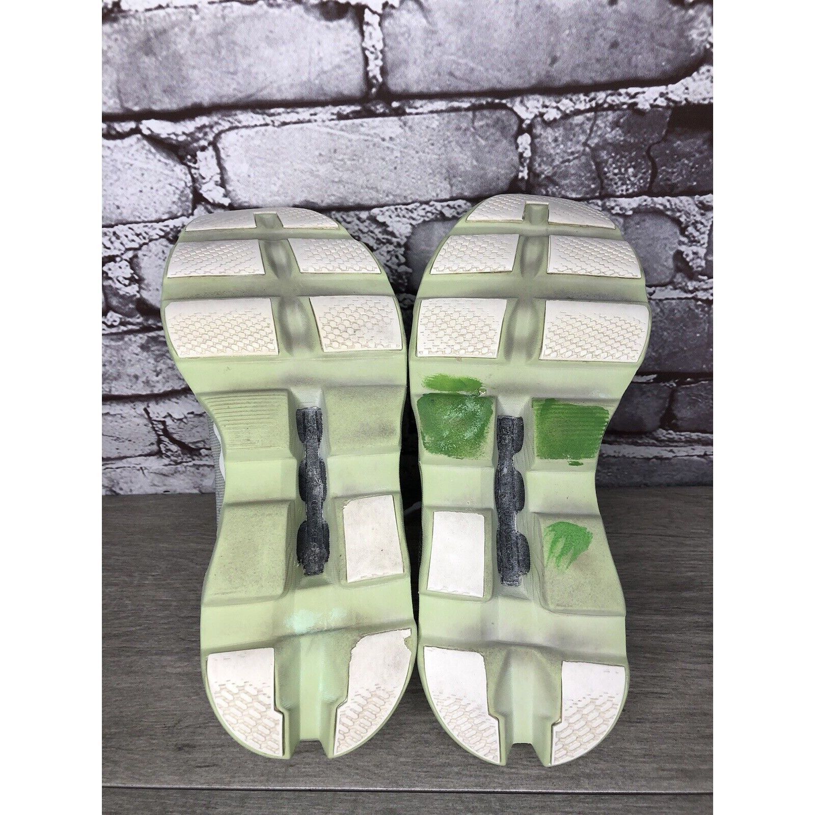 On On Cloud Wide Lime Green Gray White LaceUp Gym Running Shoes Size US 8 / IT 38 - 24 Thumbnail