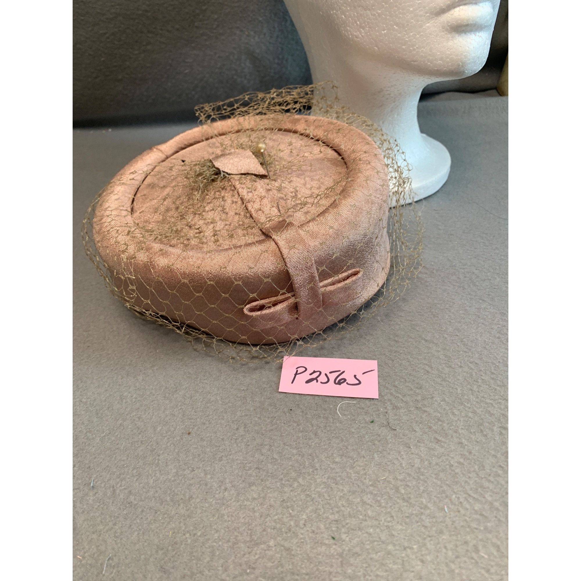 Vintage Vintage Pink Fascinator Hat with Veil & Bow Accent for Women Size ONE SIZE - 8 Thumbnail