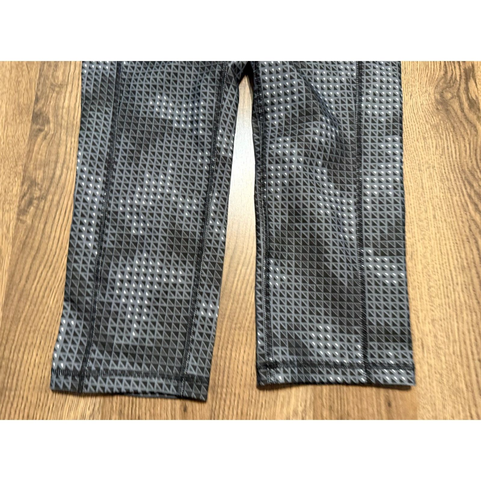 Old Navy Old Navy Pants Women's Medium Gray Activewear Capri Leggings Pull On Size 32" / US 10 / IT 46 - 3 Thumbnail