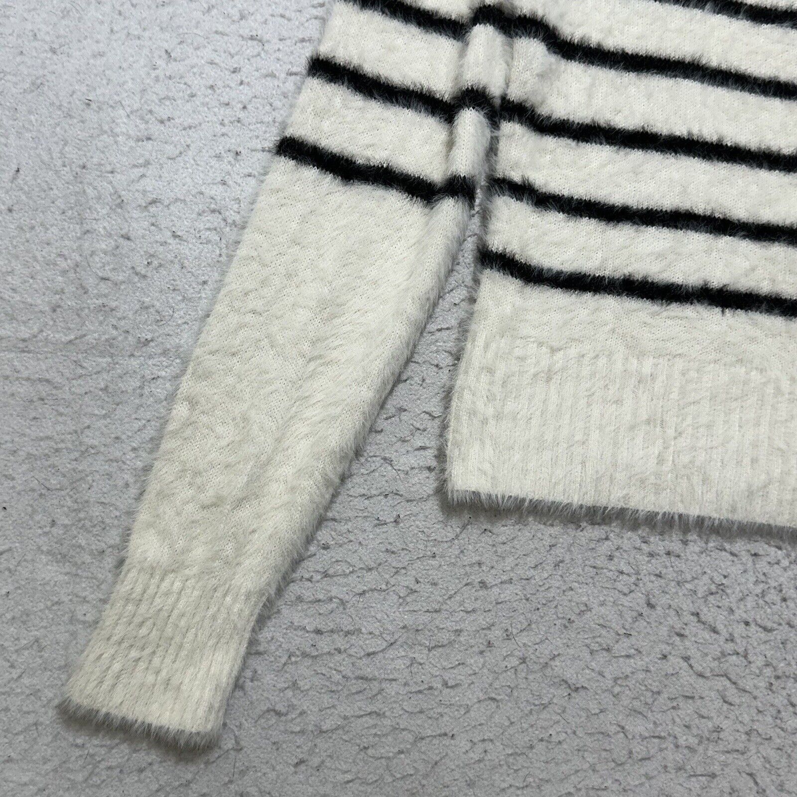 Old Navy Old Navy Small Crewneck White Black Striped Pullover Sweater Size S / US 4 / IT 40 - 7 Thumbnail