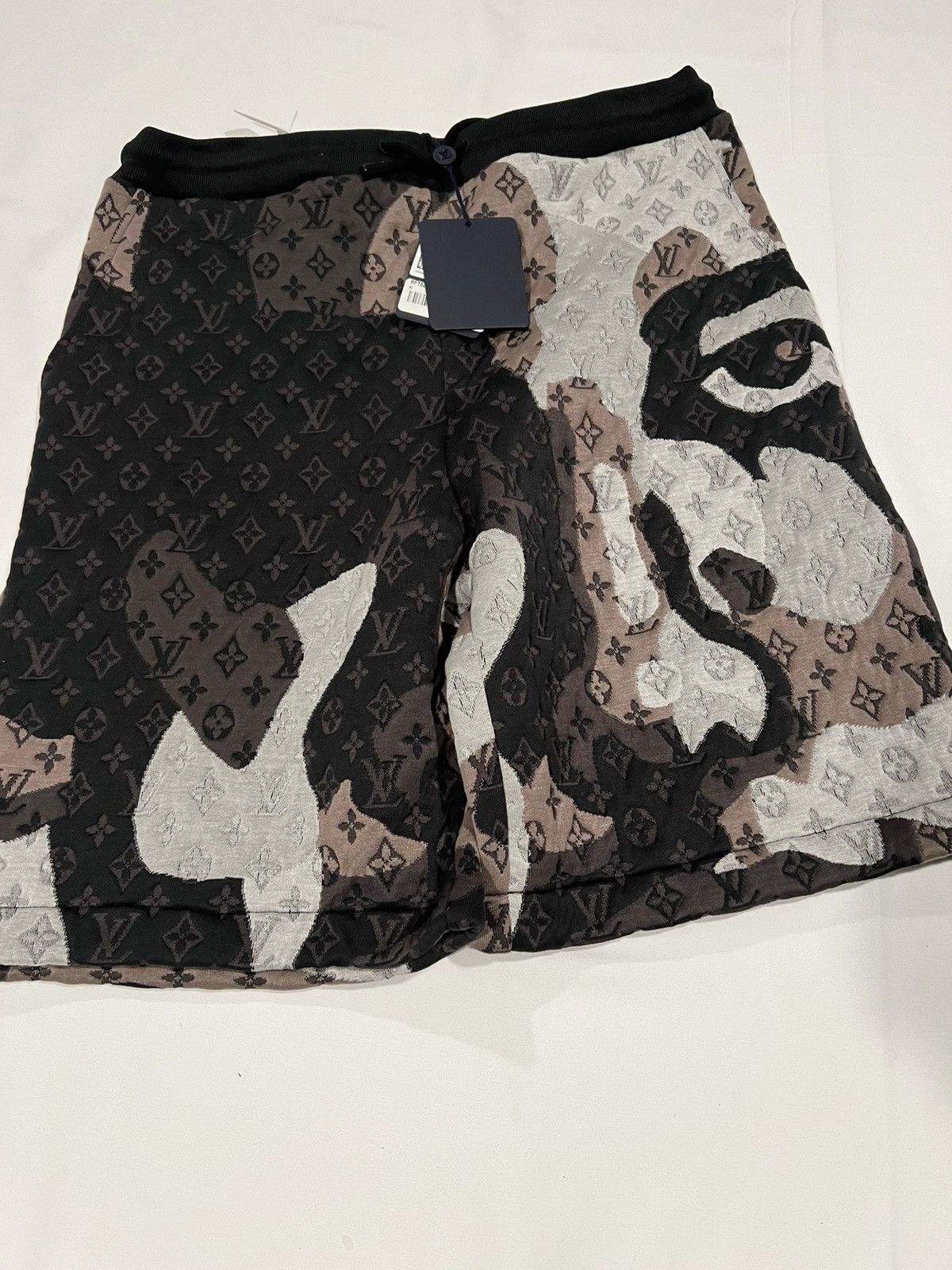Louis Vuitton men’s monogram face shorts. XL
