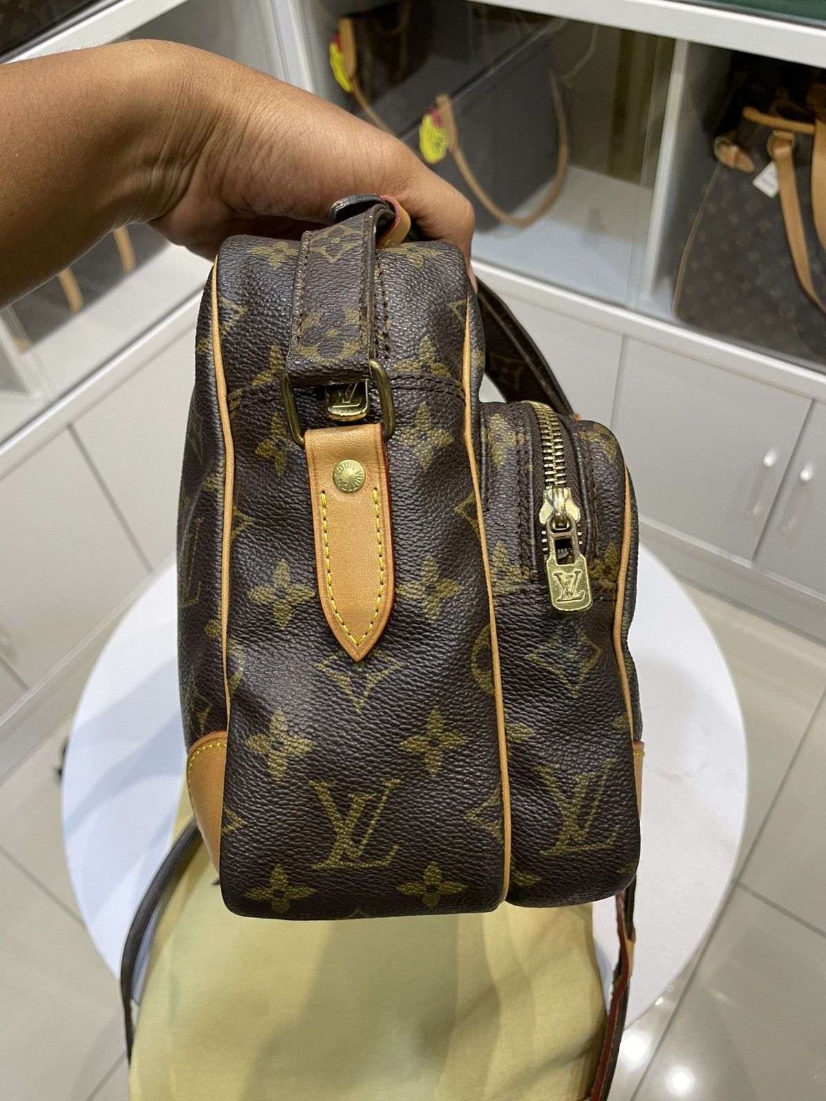Louis Vuitton AUTHENTIC LOUIS VUITTON MONO NILE PM BAG Size ONE SIZE - 10 Thumbnail