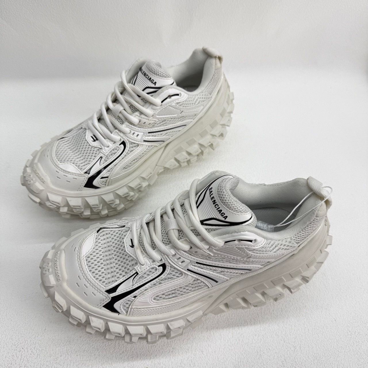 Balenciaga Balenciaga White Lowtop Sneakers us_6 Women Size US 6 / IT 36 - 1 Thumbnail