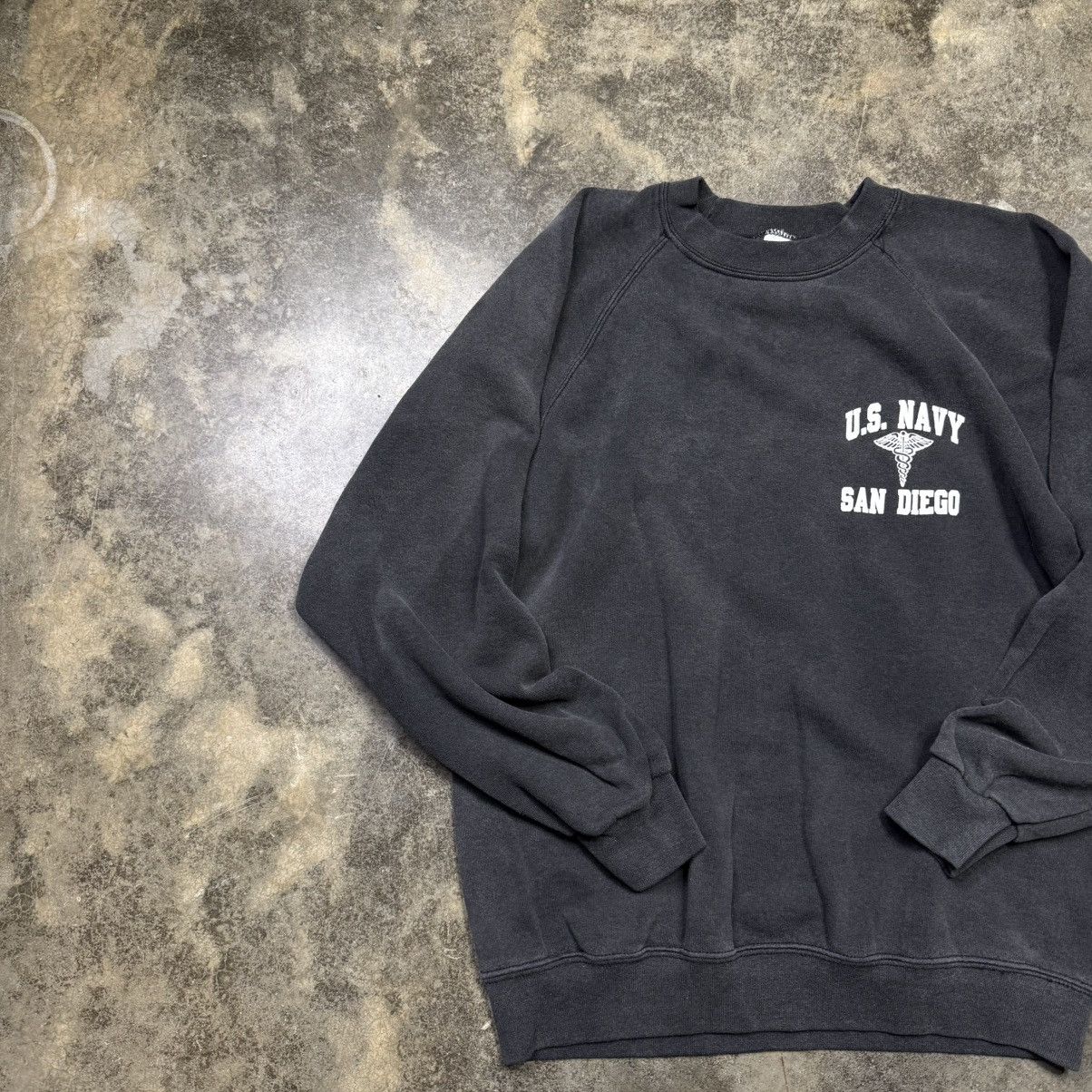 Vintage vintage united states navy baggy faded black sweatshirt Size US L / EU 52-54 / 3 - 3 Thumbnail