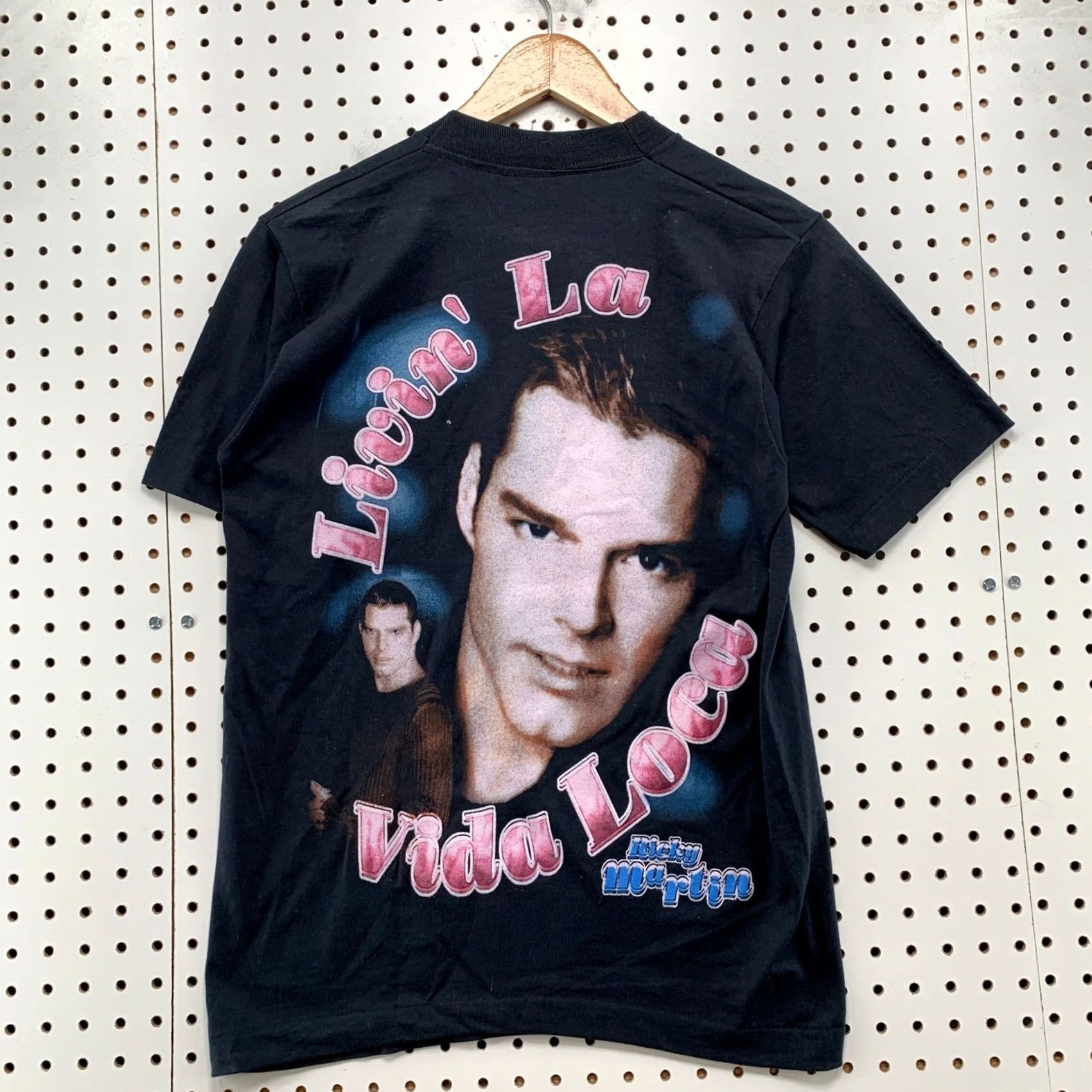 Vintage VINTAGE Ricky Martin Shirt Mens Small Black 90s Graphic Pop Music Rap Tee USA Size US S / EU 44-46 / 1 - 3 Thumbnail