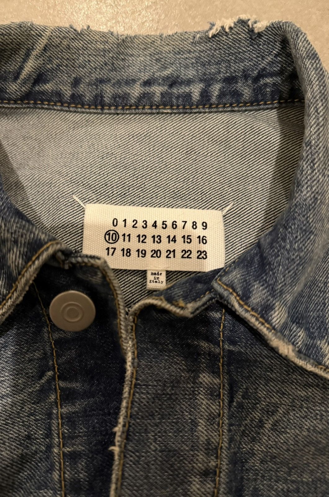 Maison Margiela Maison Margiela Distressed Trucker Size US S / EU 44-46 / 1 - 3 Thumbnail