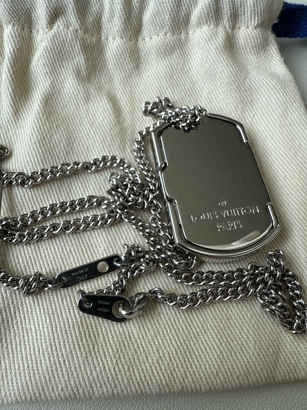 Louis Vuitton Louis Vuitton Silver Eclipse Locket Necklace Size ONE SIZE - 4 Thumbnail