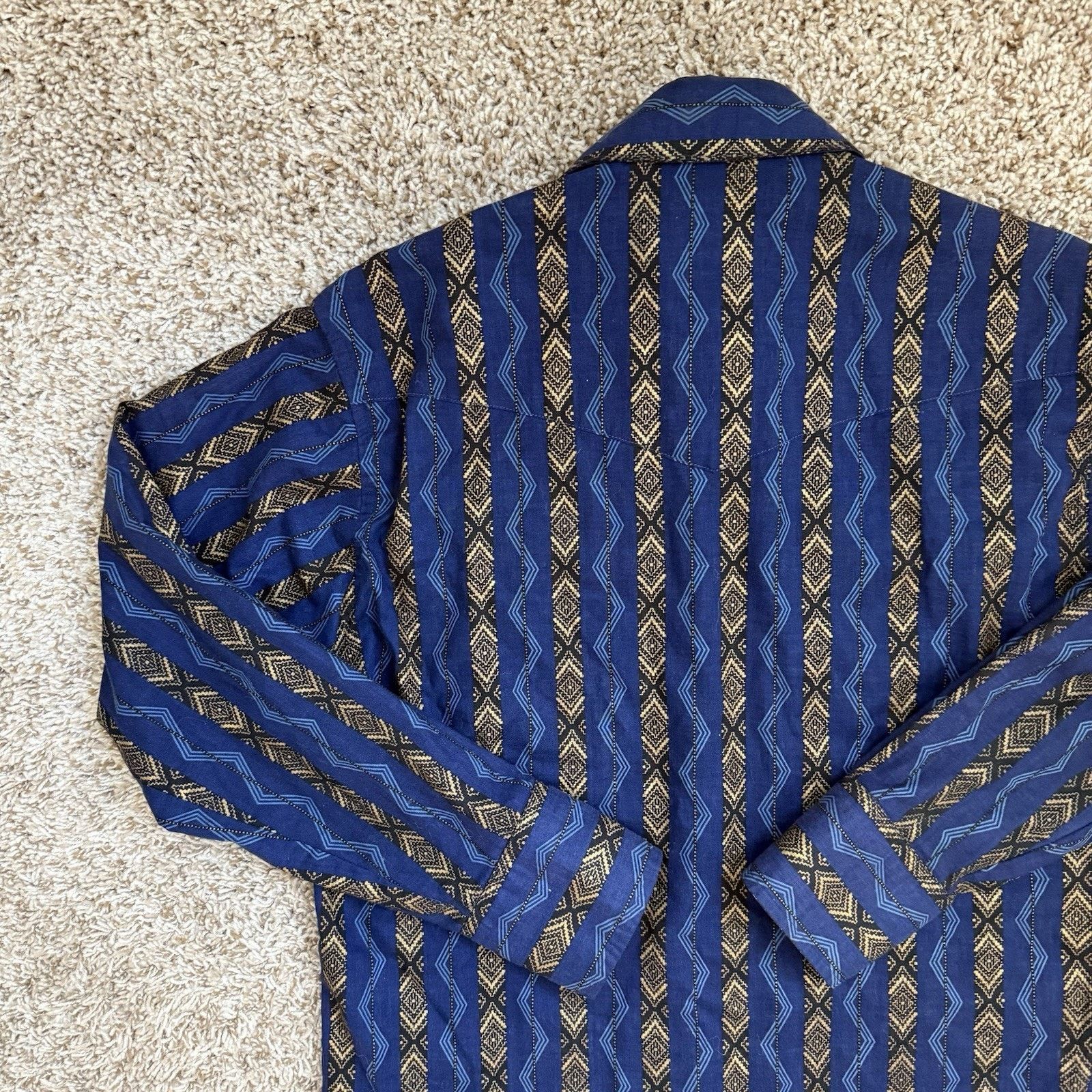 Vintage × Wrangler Wrangler Blue Aztec Pearl Snap Button Up Western Shirt Large Size US L / EU 52-54 / 3 - 5 Thumbnail