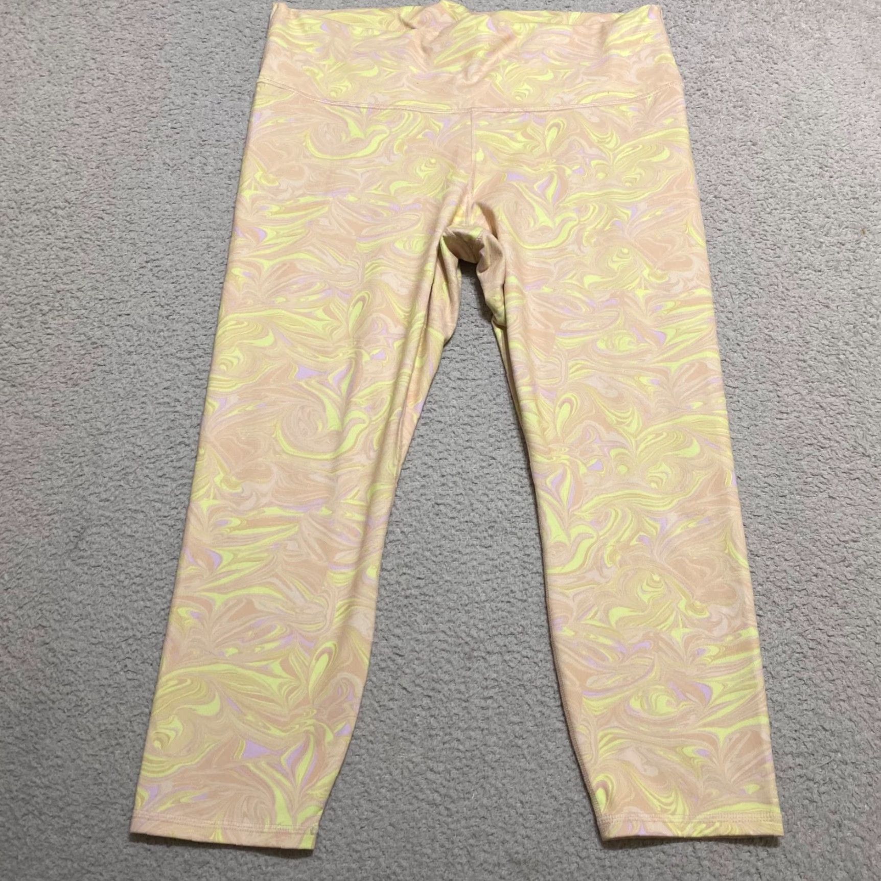 Fabletics Fabletics Leggings Capri 1X Plus Multicolor Geometric Yoga Workout Shoes? Size 40" / US 18 - 2 Thumbnail