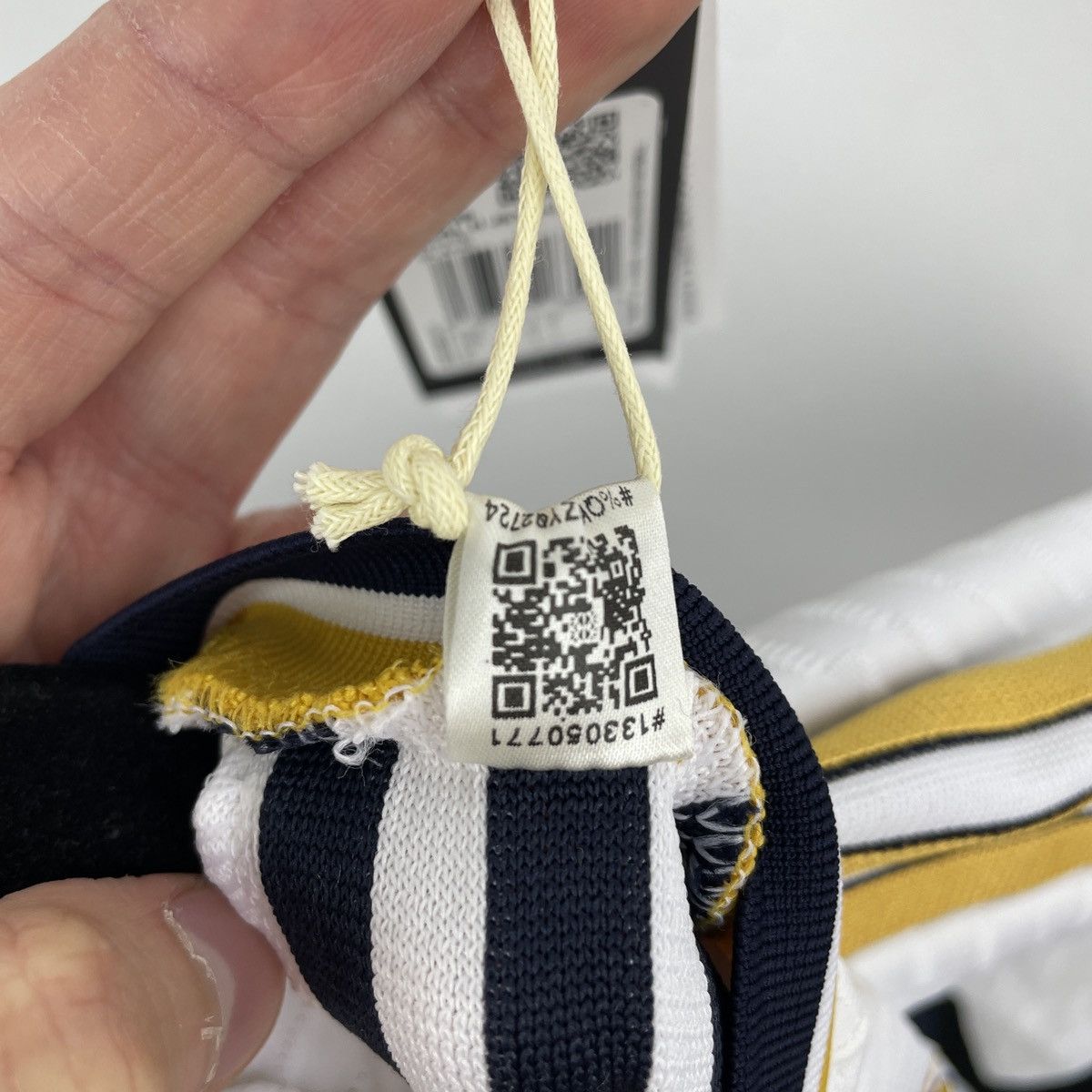 Adidas Real Madrid Bellingham Authentic HEAT.RDY Jersey 2023/2024 Size US L / EU 52-54 / 3 - 13 Thumbnail