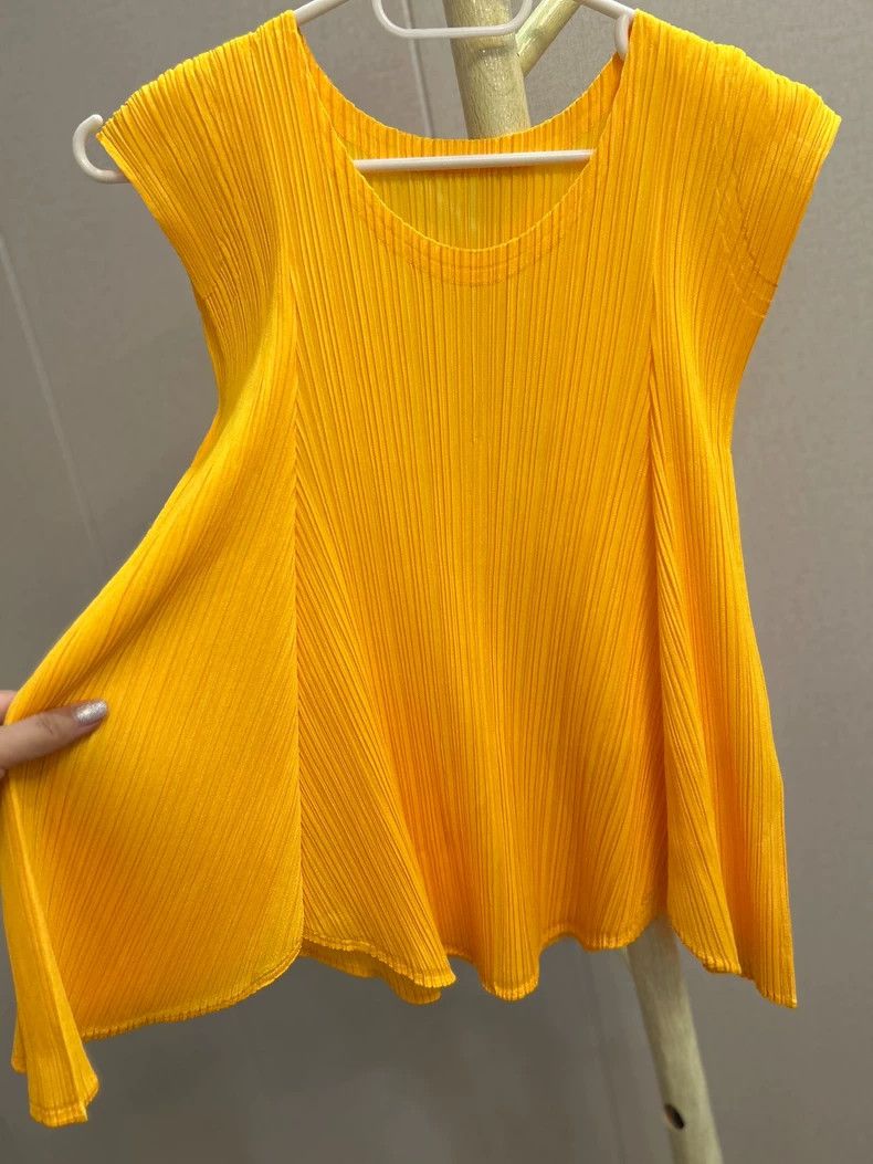 Issey Miyake Issey Miyake Yellow pleated vest Size L / US 10 / IT 46 - 2 Thumbnail