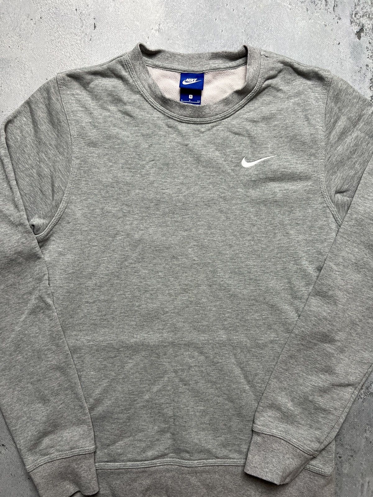 Nike Vintage Crewneck Nike boxy baby swoosh y2k fits logo USA 🇺🇸 Size US S / EU 44-46 / 1 - 5 Thumbnail