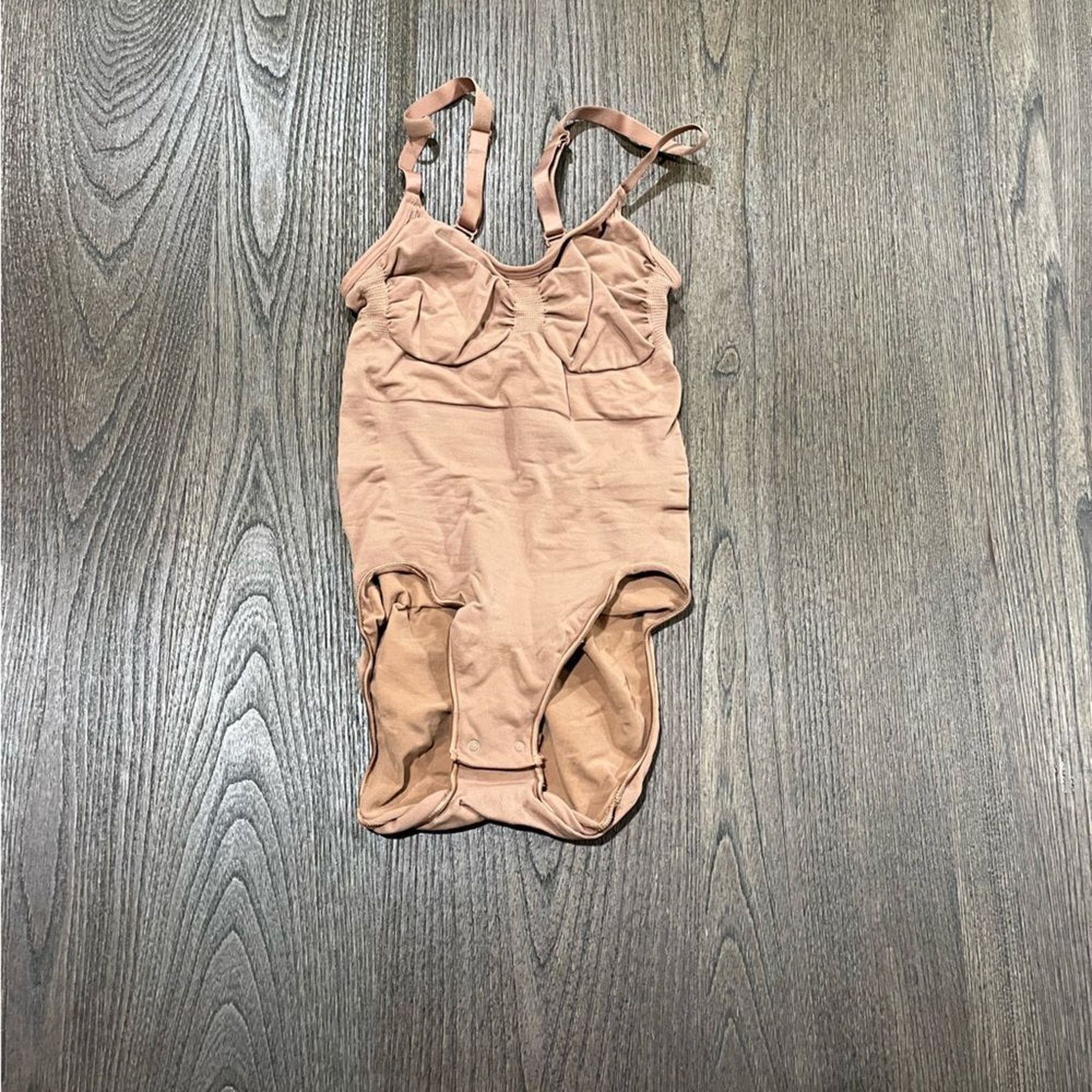 SKIMS NWOT Skims Sculpting Bodysuit - Size S/M Size S / US 4 / IT 40 - 1 Thumbnail