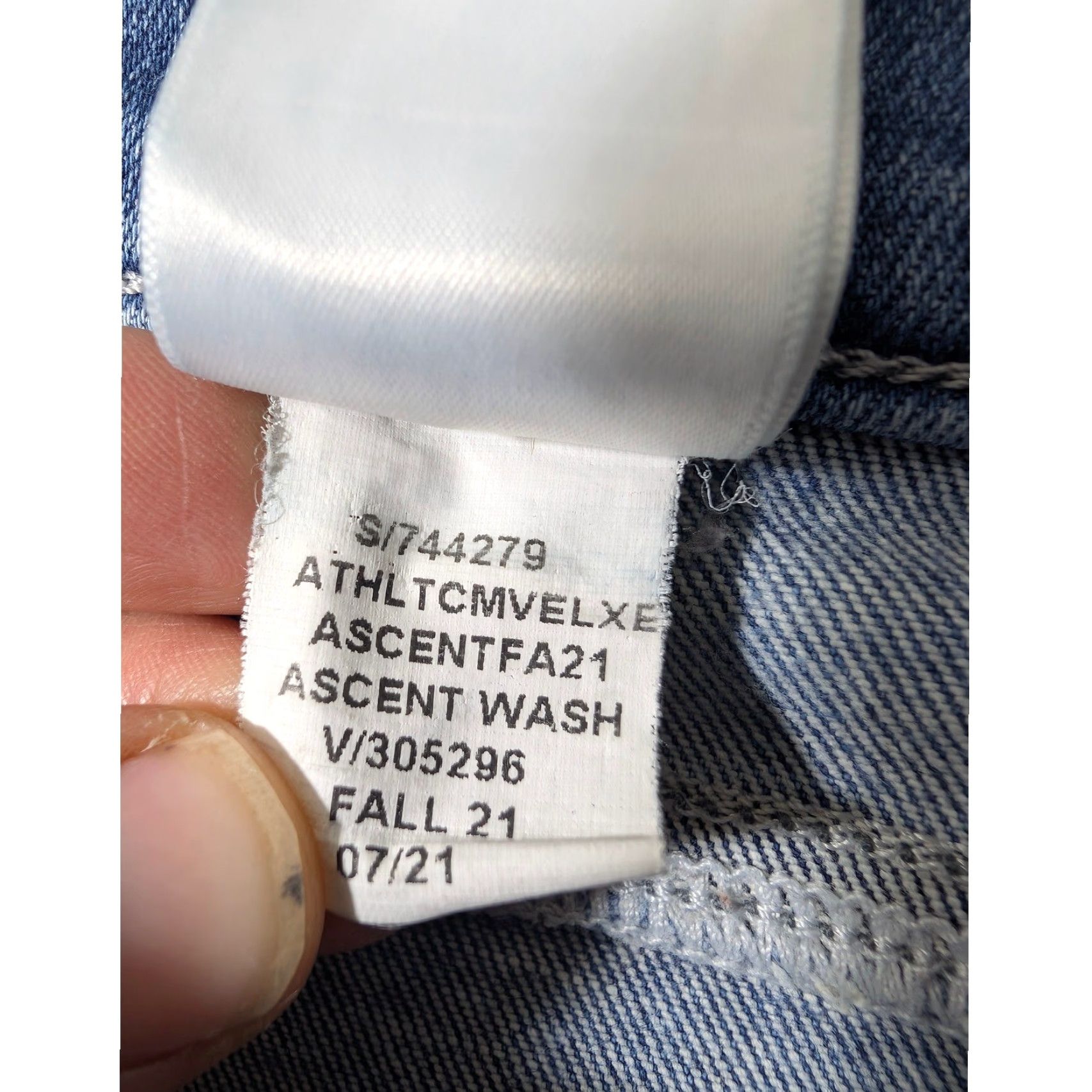 Banana Republic Banana Republic Jeans Mens 33x34 Blue Tapered Fit Ascent Wash Denim Stretch Size US 33 - 6 Thumbnail